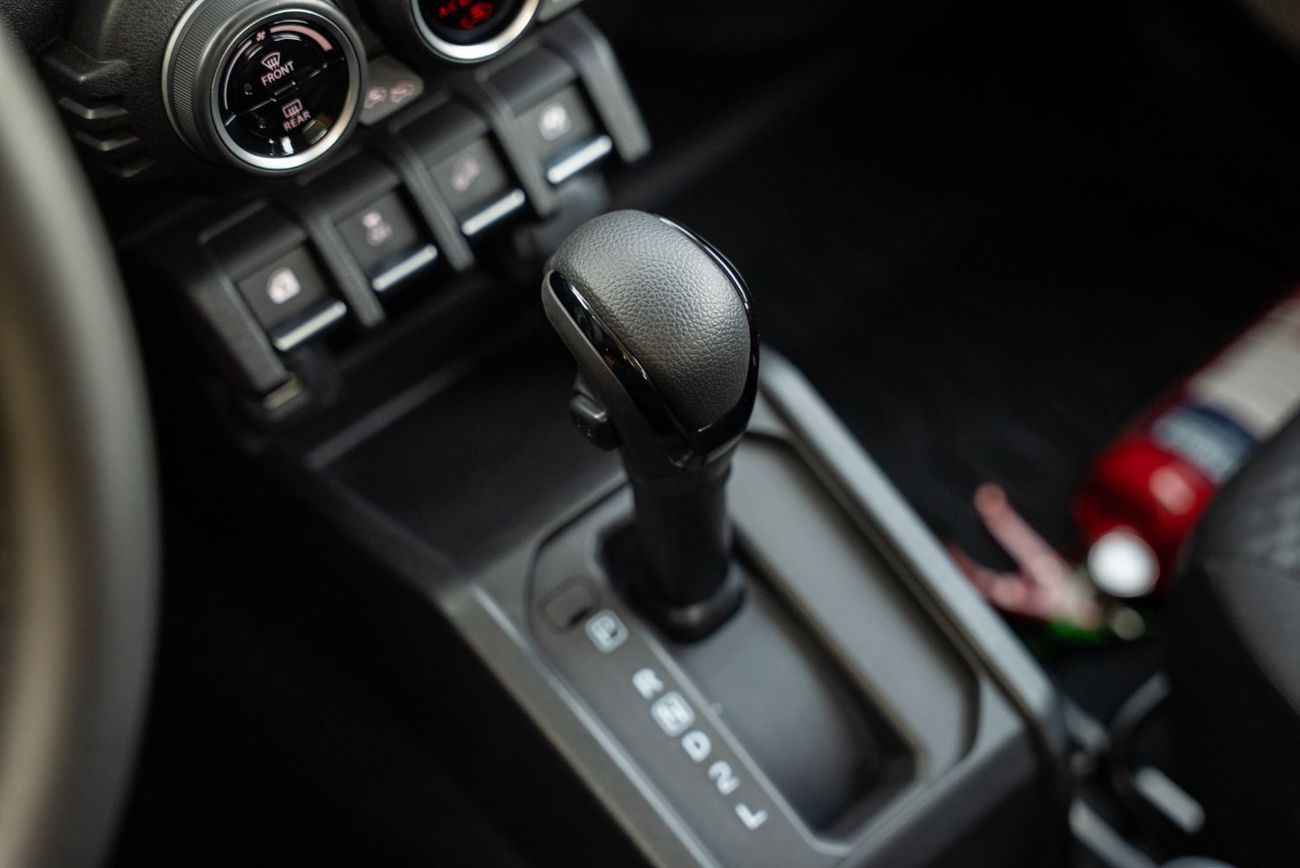 سوزوكي جيمني 1.5L GLX (A/T)