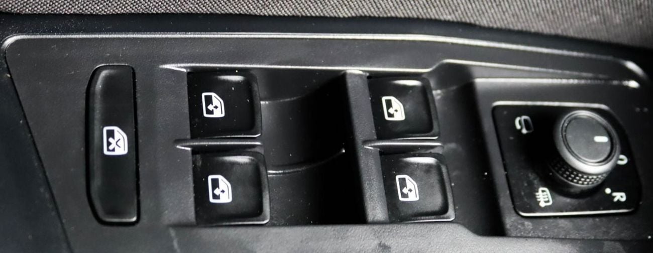 Volkswagen T ROC Style 1.4L Volkswagen T-Roc 2023 GCC, original paint , without accidents, in excellent condition 160