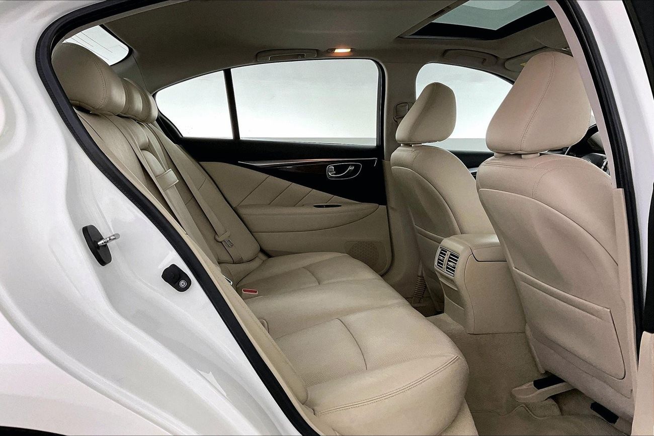 Infiniti Q50 Premium / Luxe