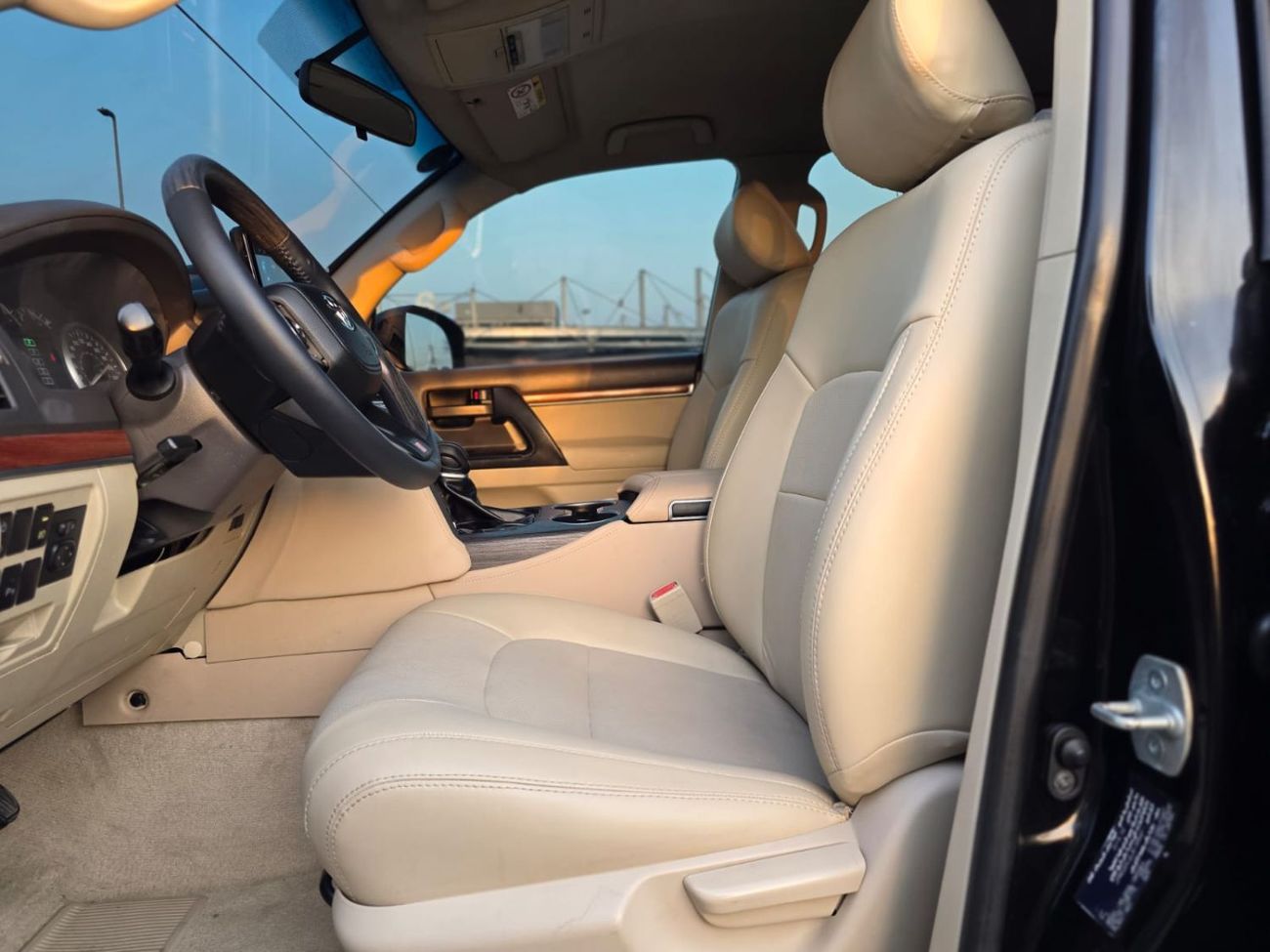 Toyota Land Cruiser GXR 2018 | 4.0L PETROL | AT | LHD | MODIFIED TO LC300 | PUSH START ENGINE | ELECTRIC HEATED SEATS