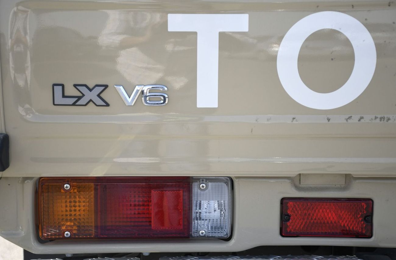 Toyota Land Cruiser Pick Up 79 series 4.0L Automatic with Diff lock