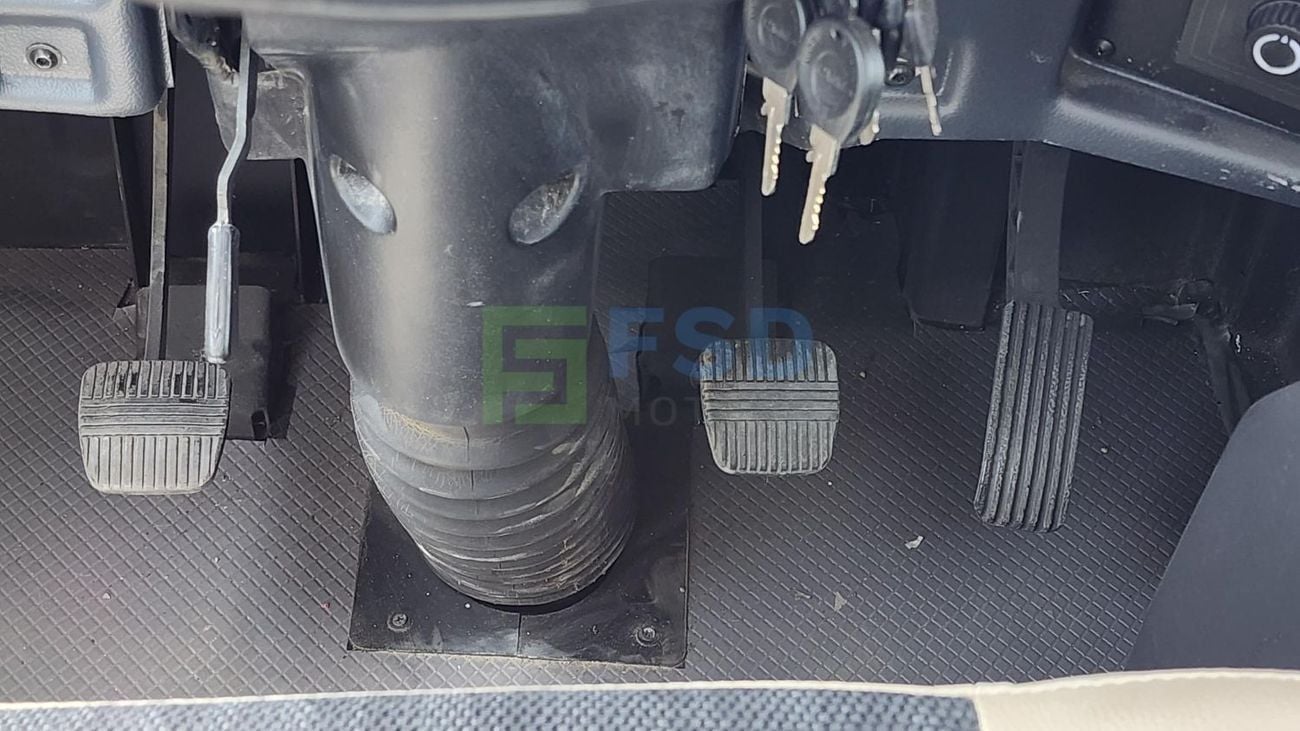 اشوك ليلاند Gazl Ashok Leyland Gazl Mini Bus 2.7L 2WD M/T MY-2025