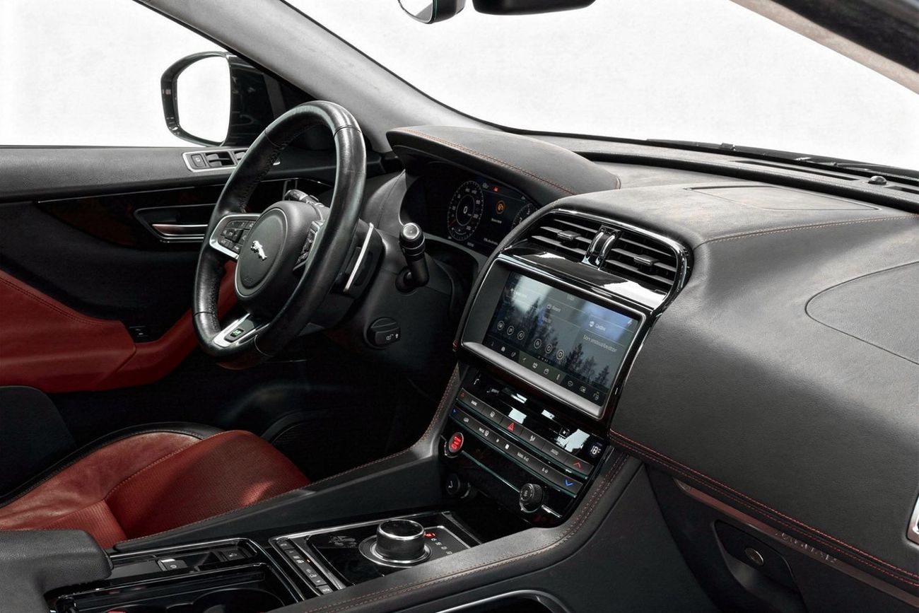 Jaguar F Pace R-Sport 2.0L AED 1,860 / Monthly l 0% Downpayment l R-Sport l 1 Year Warranty