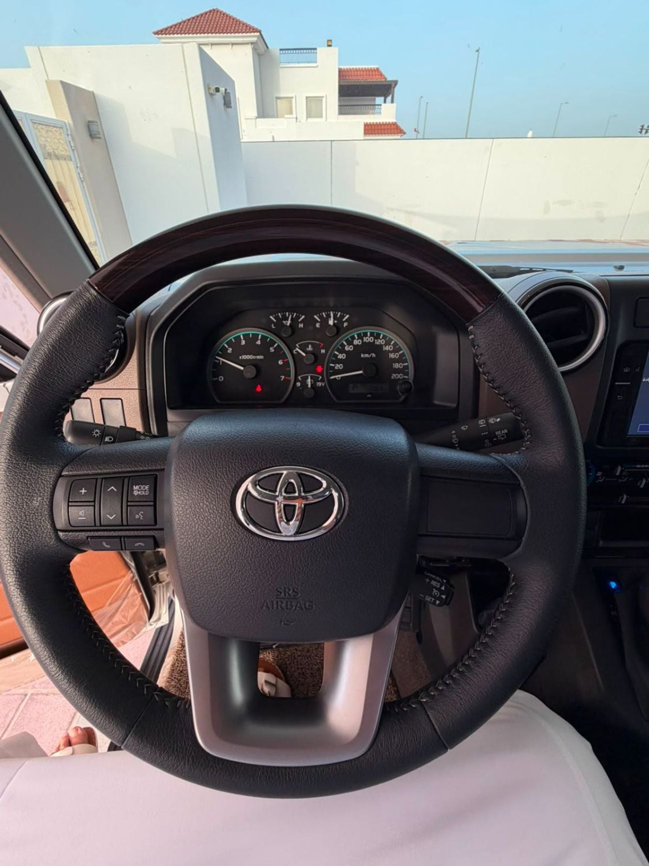 Toyota Land Cruiser 76