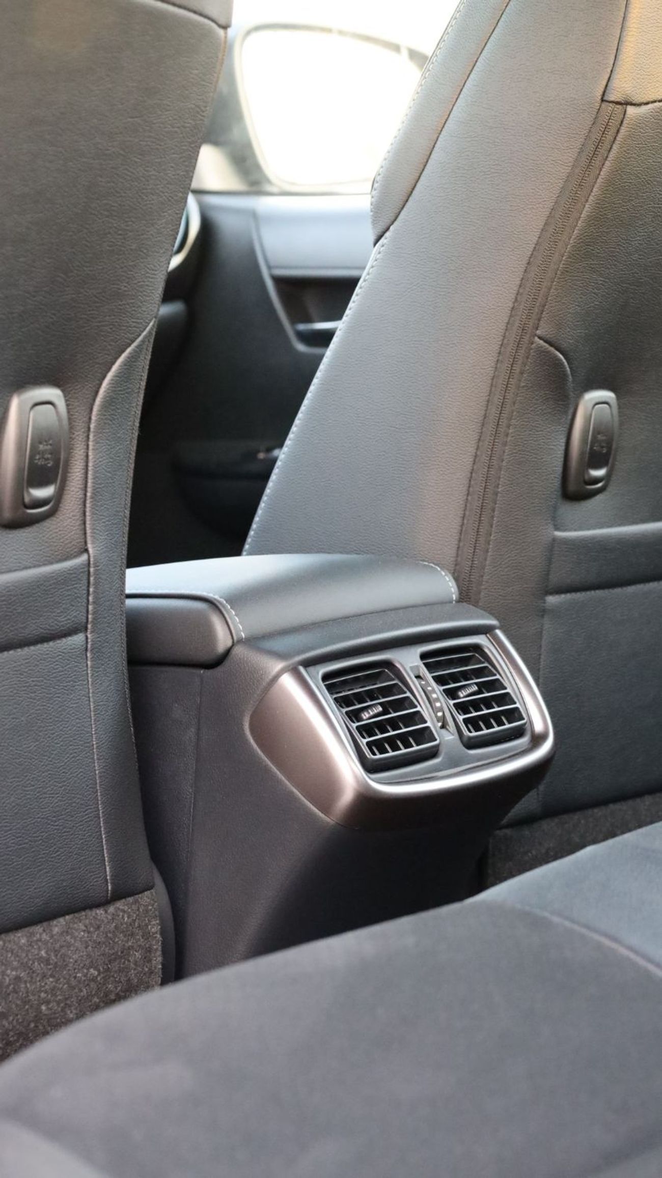 تويوتا هيلوكس GR Sport 4.0L