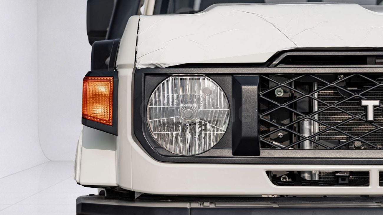 Toyota Land Cruiser 70 LC 78 HARDTOP 4.0L MT