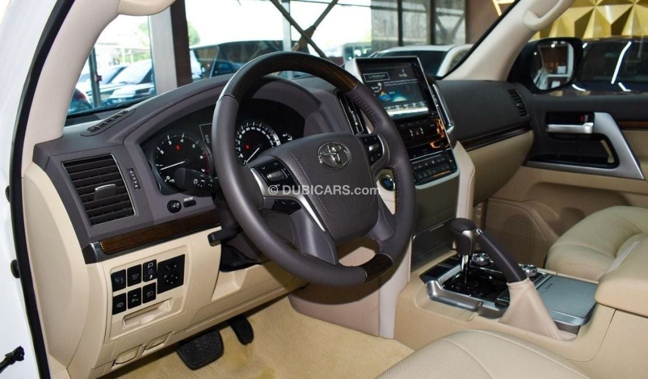 Toyota Land Cruiser TOYOTA LAND CRUISER VXR 5.7L V8 2021 GCC SPECS