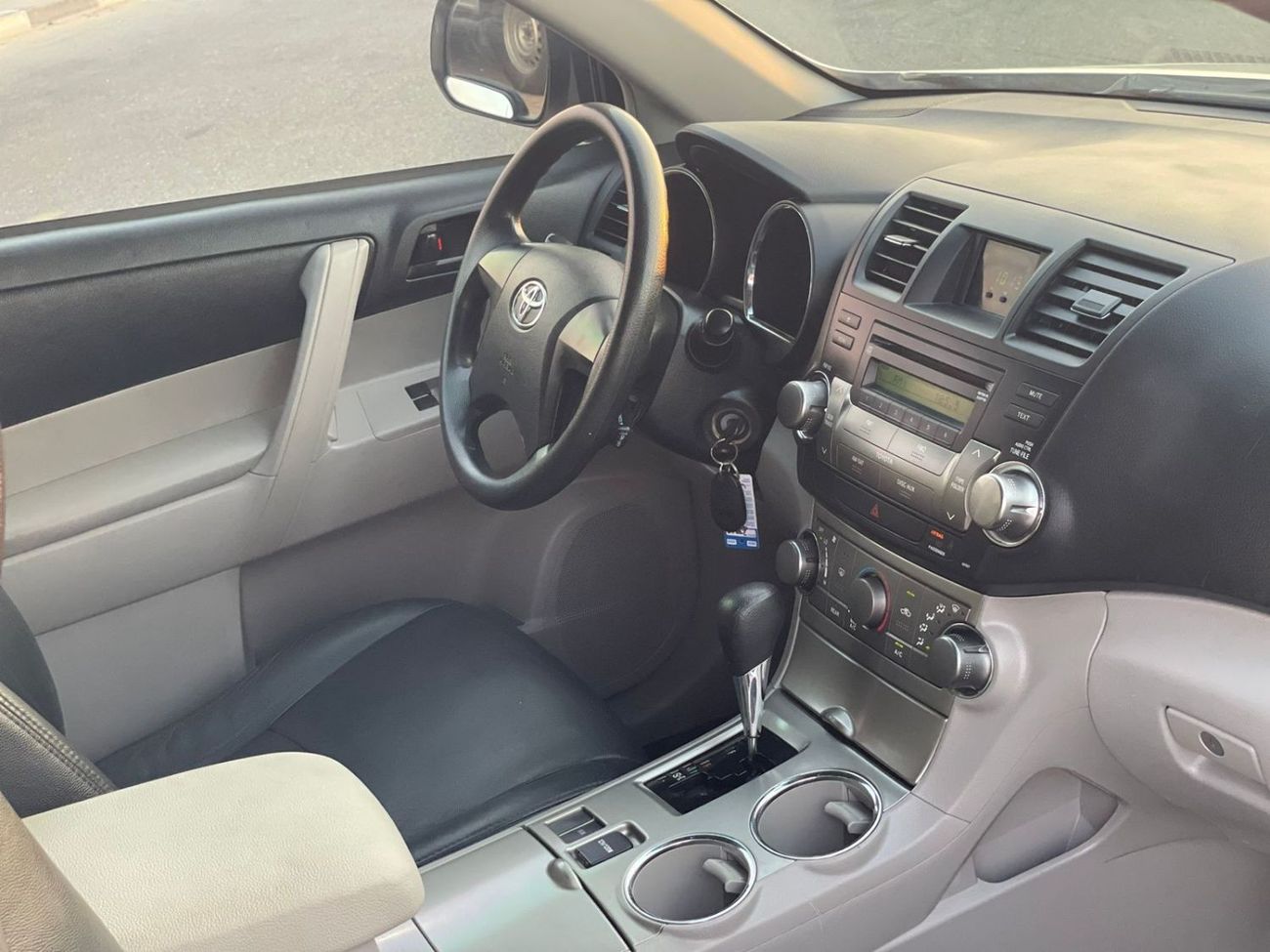 تويوتا هايلاندر 2012 Toyota Highlander LE+ MidOption - 3.5L V6 - 7 Seater - Fully Maintained - 90,000 Mileage