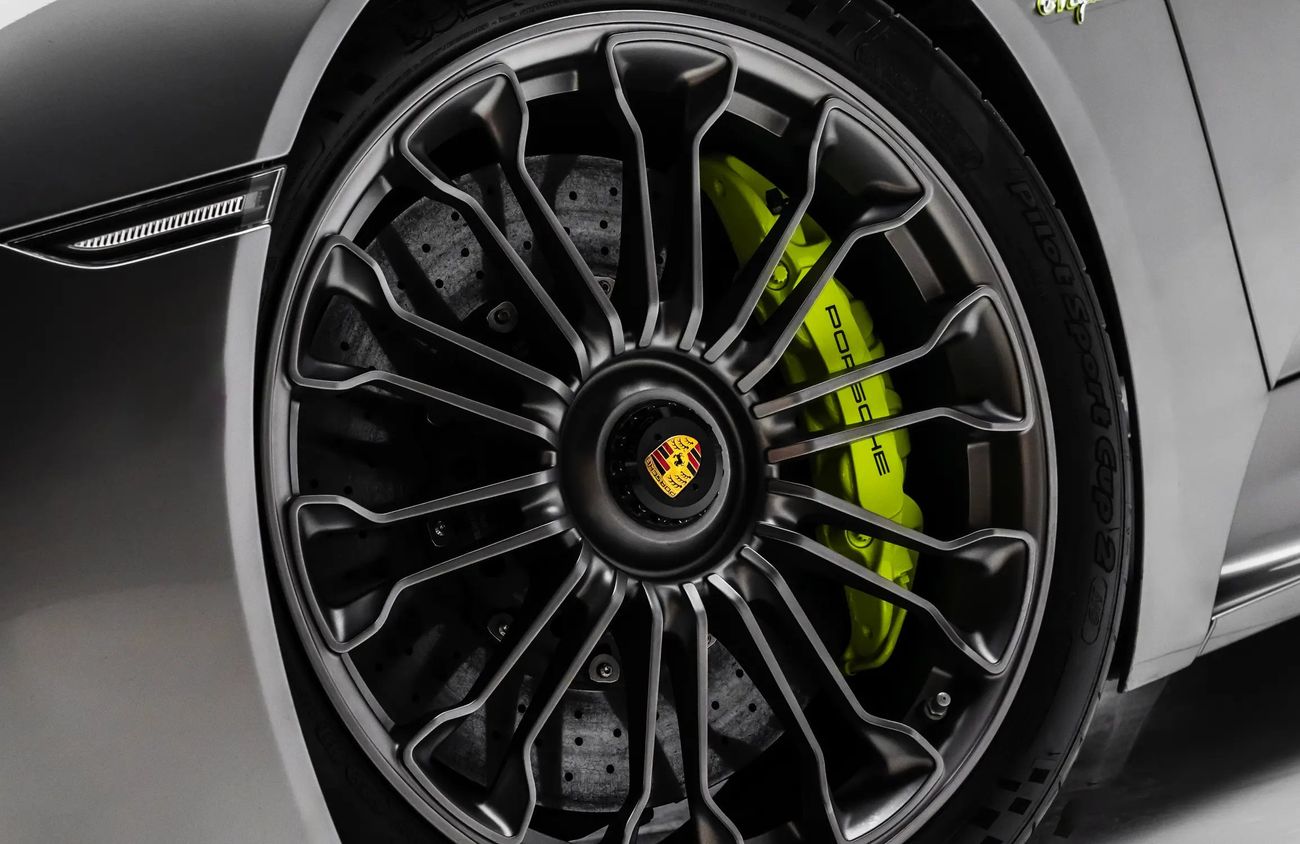 بورش 918 سبايدر 4.6L V8 N/A Engine + eMotor