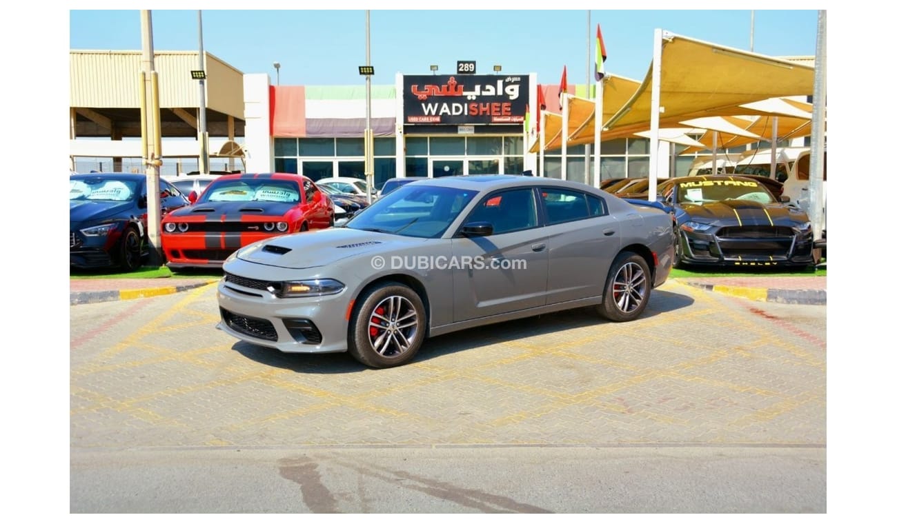 Dodge Charger SXT Plus The base engine is a 3.6-liter V6 with 292 horsepower and 352 Nm of torque. The engine is s