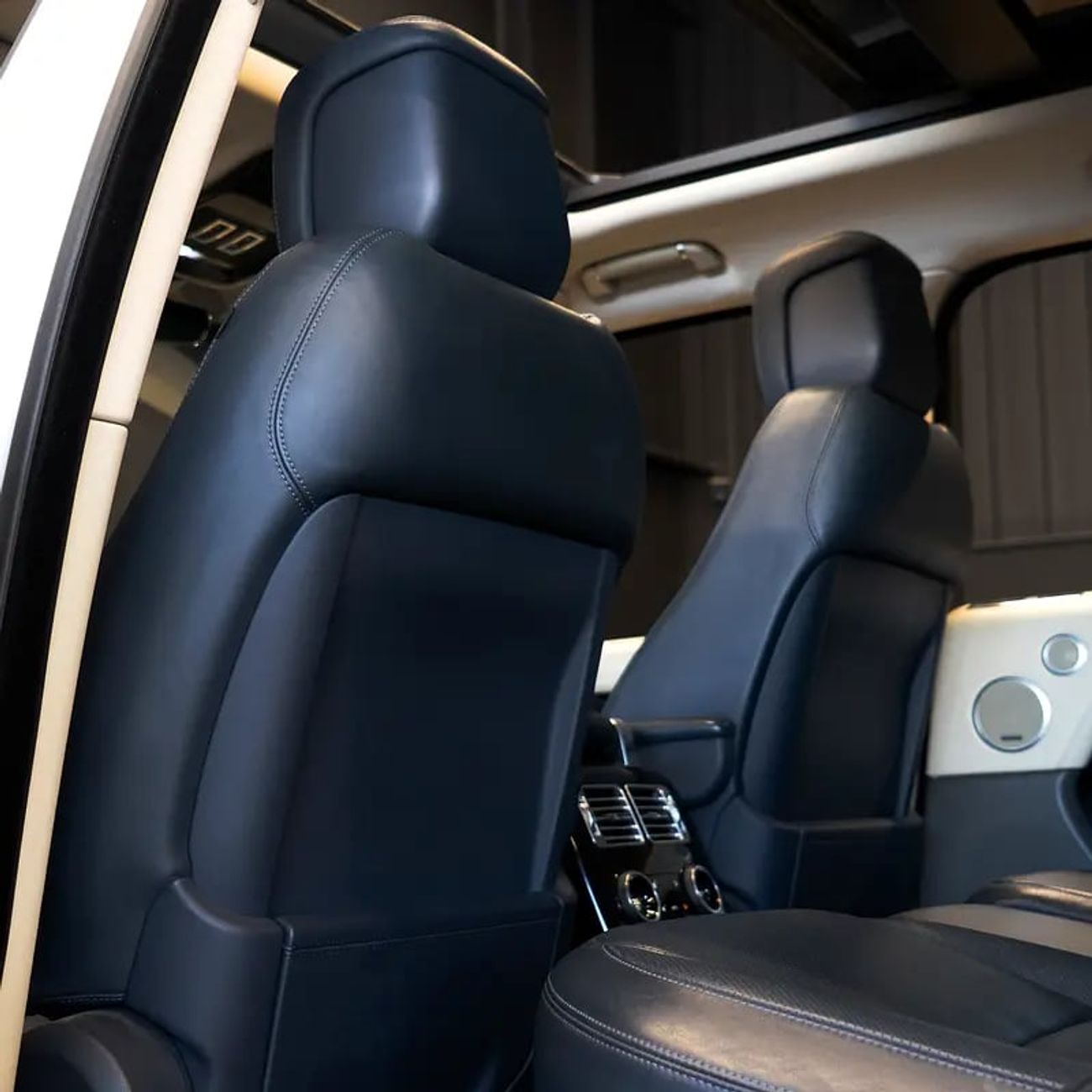 لاند روفر رينج روفر Vogue 5.0L 2,682 pm • 0% Downpayment • Vogue • 1 Year Warranty