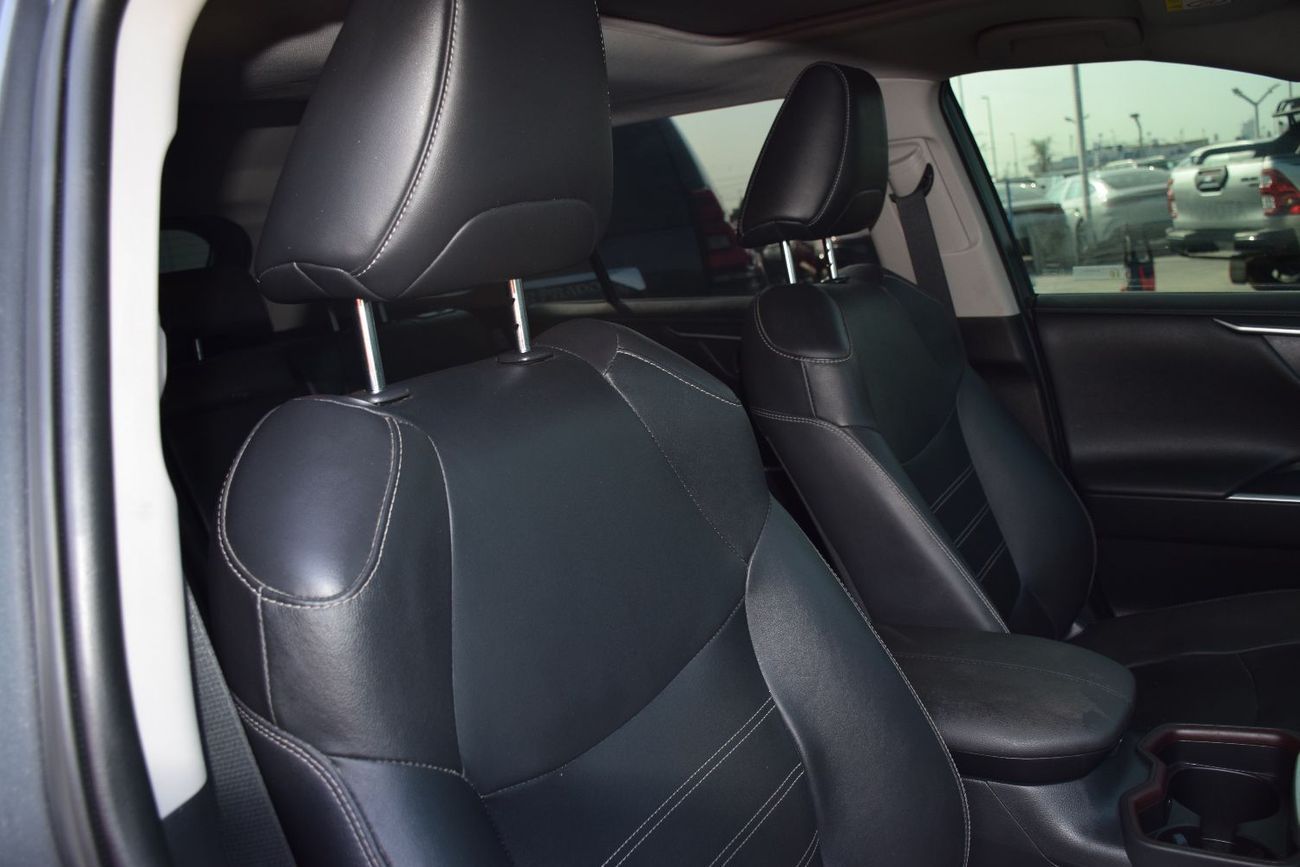 تويوتا راف ٤ LE 2.0L FWD Petrol (Right Hand)