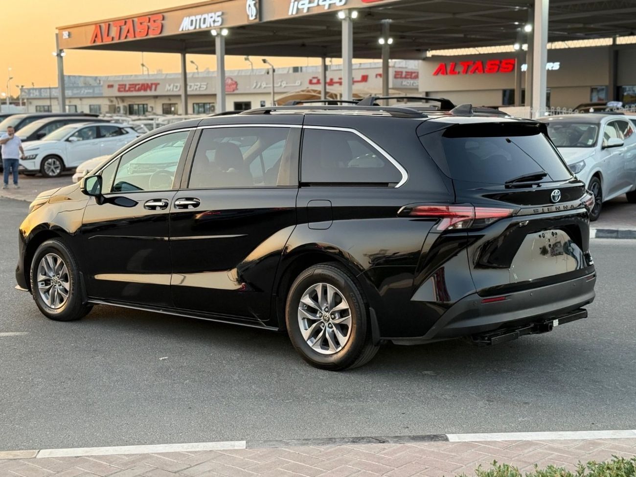 Toyota Sienna XLE Hybrid 2.5