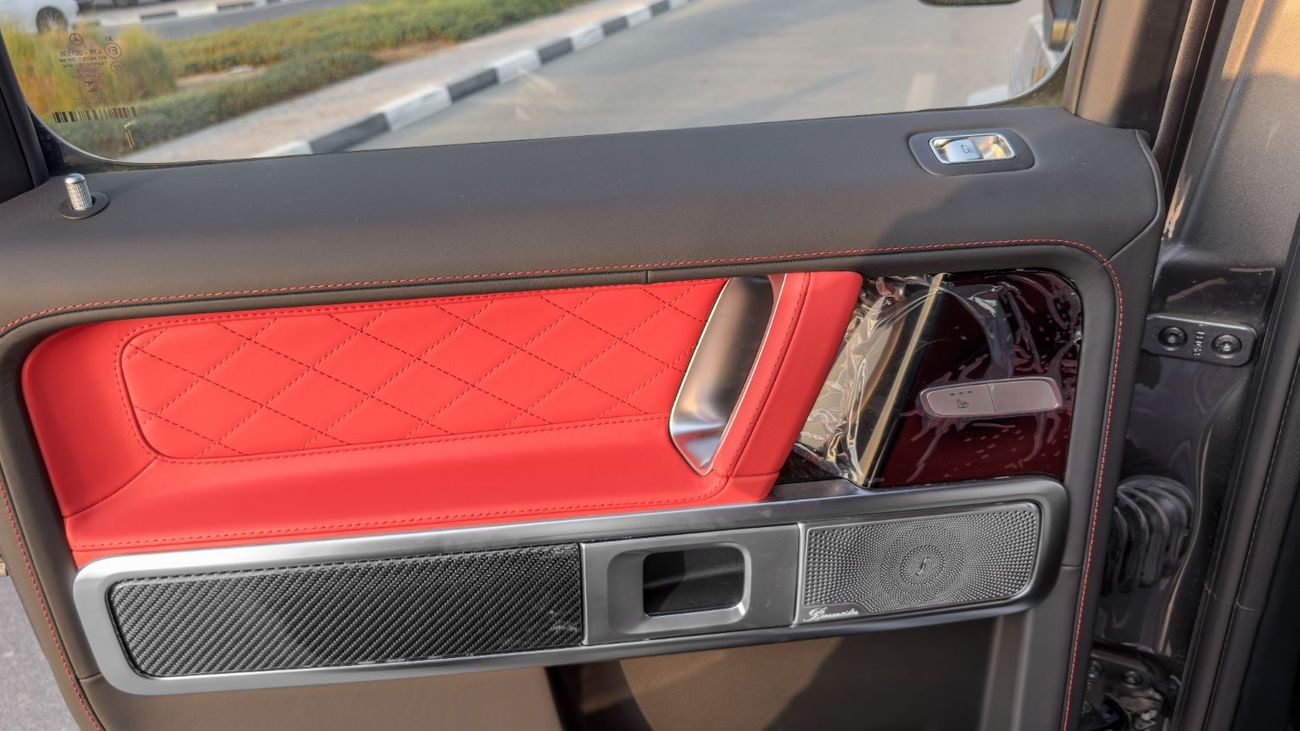 مرسيدس بنز G 63 AMG ستاندارد مرسيدس بنز AMG G 63 موديل 2026، محرك بنزين 4.0 لتر، ناقل حركة أوتوماتيكي (لون كربوني داخلي وخارجي) (