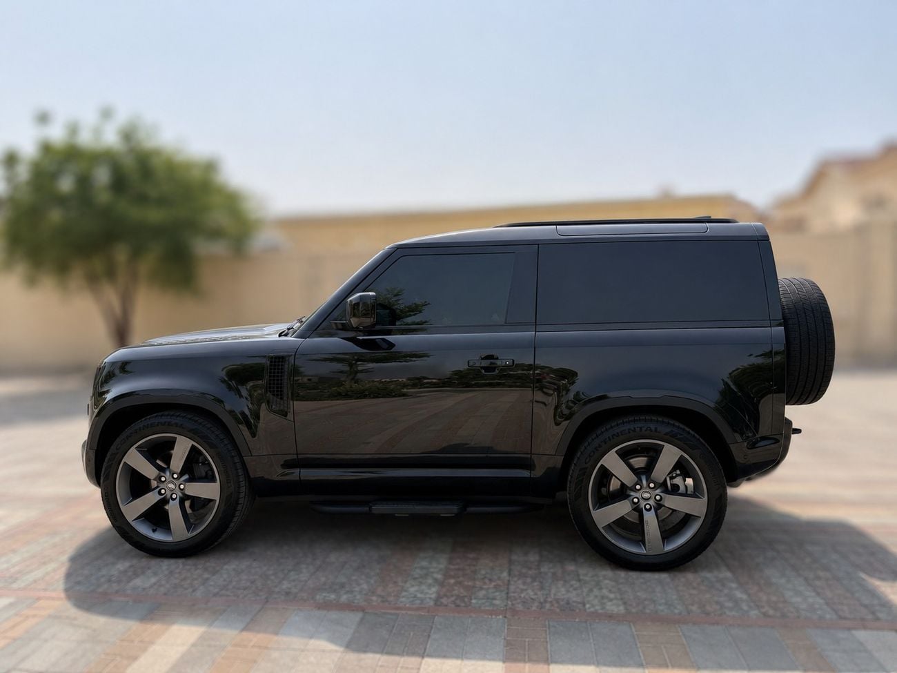لاند روفر ديفندر 90 P400 X-Dynamic | Clean Title | 3,500 KM