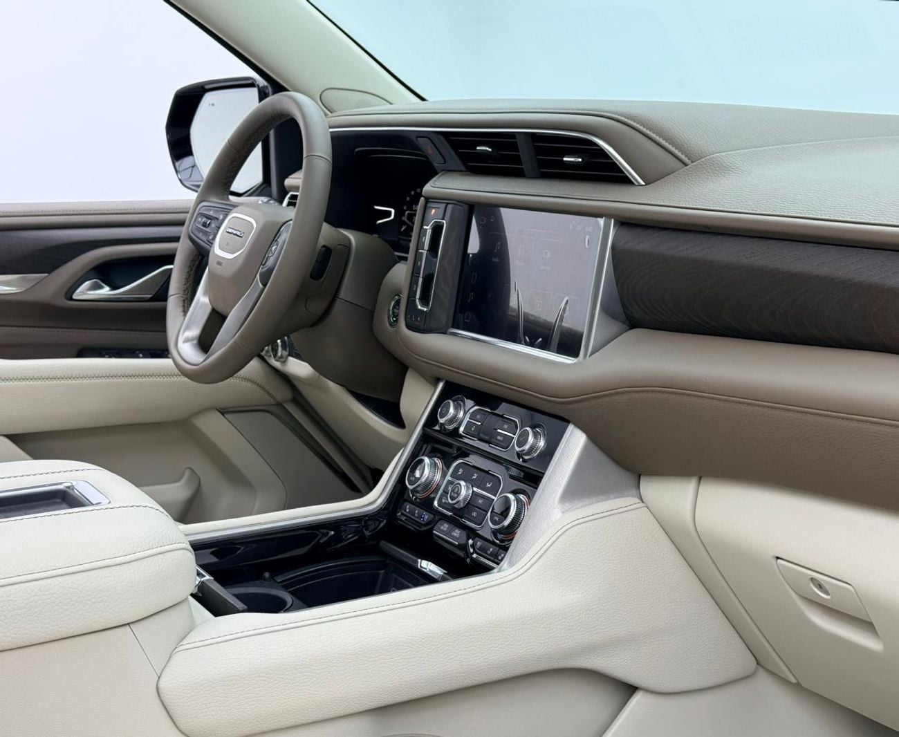 جي أم سي يوكون 2024 GMC Yukon Denali, 2029 GMC Warranty + Service Pack, Very Low Km, 7 Seater, GCC