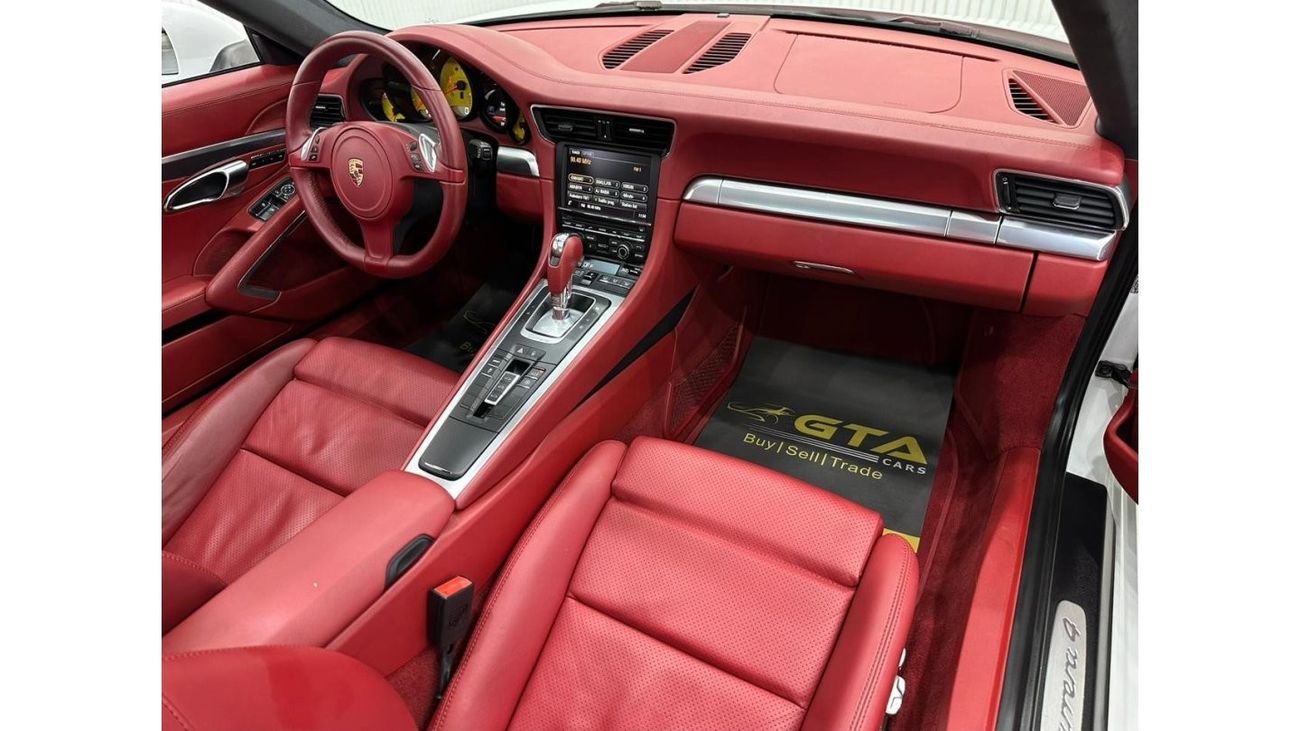 Porsche 911 2015 Porsche 911 Carrera 4, Service History, Low Kilometers, GCC Specs