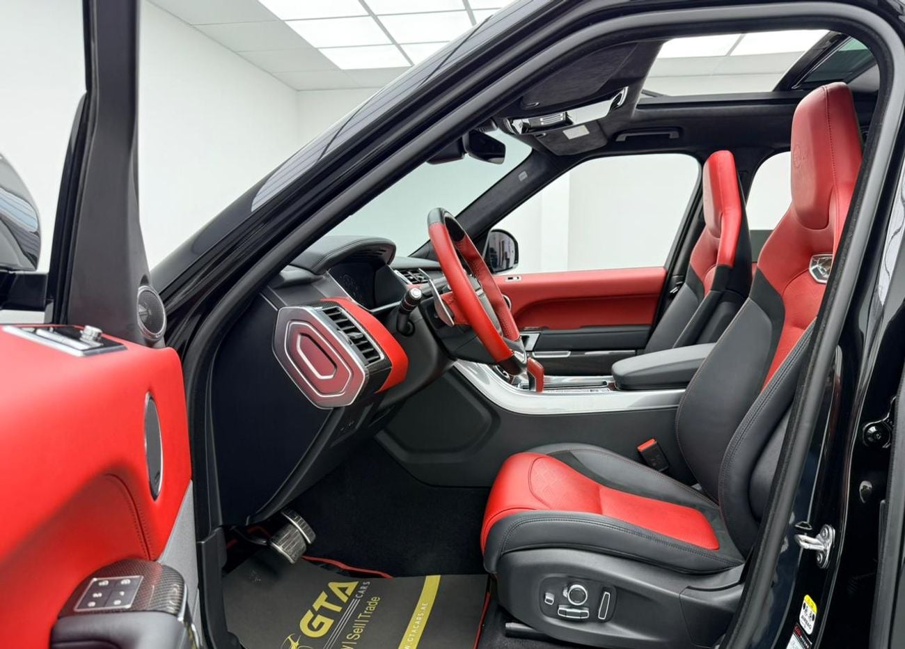 Land Rover Range Rover Sport 2022 Range Rover Sport SVR Carbon Edition, Warranty, Full Service History, Very Low Km, GCC Standard