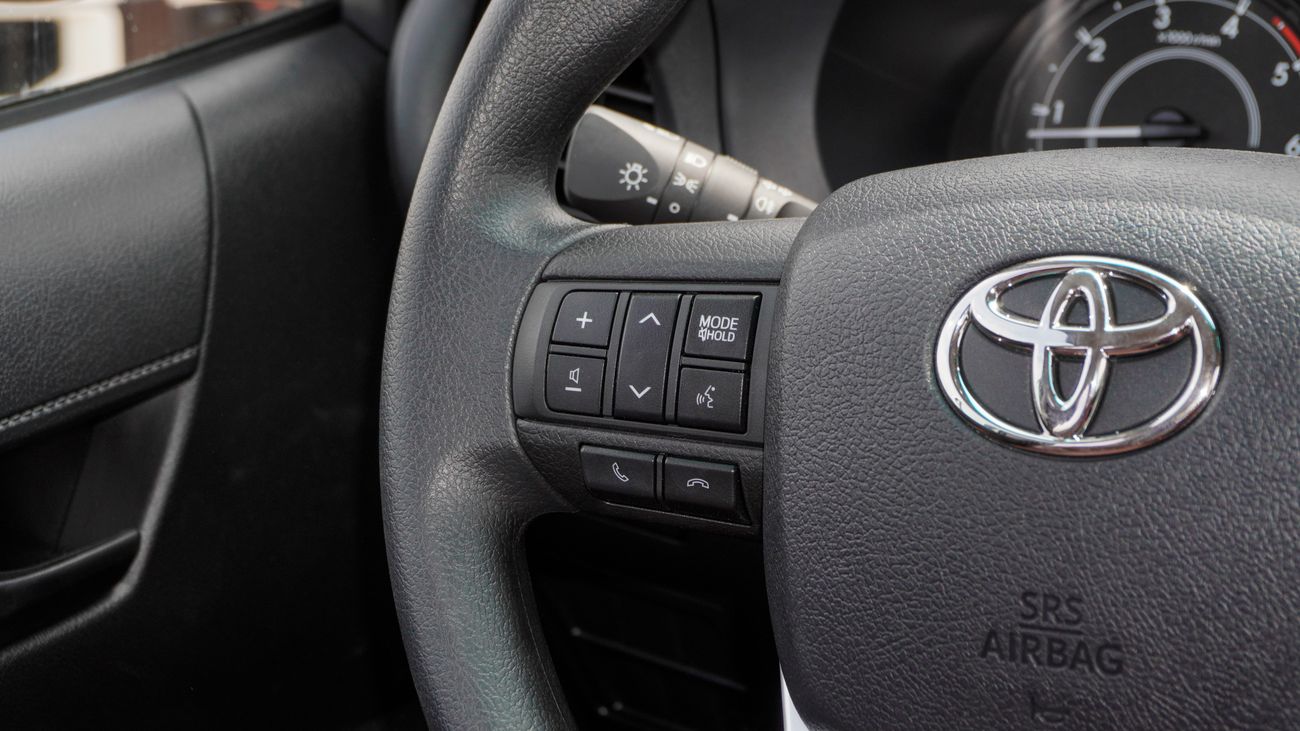 تويوتا هيلوكس DLX 2.4 L d