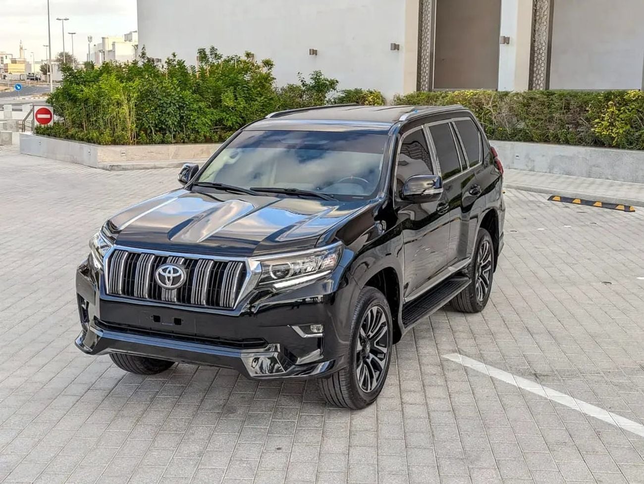 تويوتا برادو V4 2.7L GCC Specs | Automatic | Interior and Exterior Excellent Condition