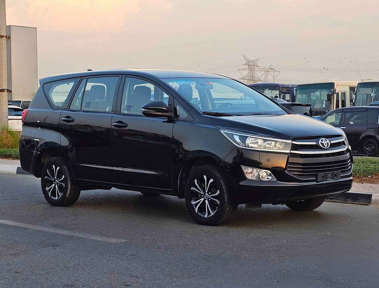 Toyota Innova SE/ V4 2.7/ 7 SEATS/ GCC/ NON ACCIDENT/ EXPORT ONLY / LOT# 20797