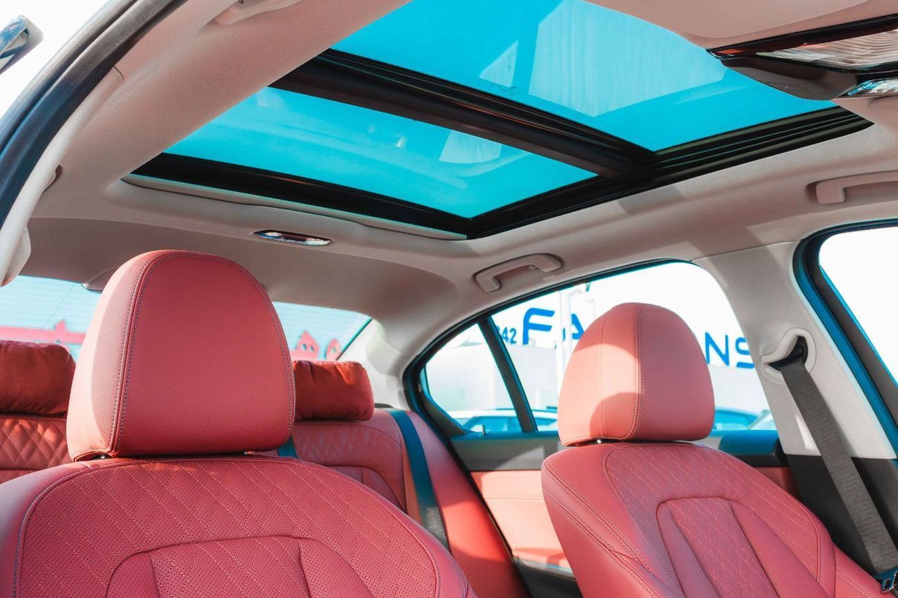 BMW i3 2025 BMW i3 eDrive35L – M Power Kit (EV) FOR EXPORT White