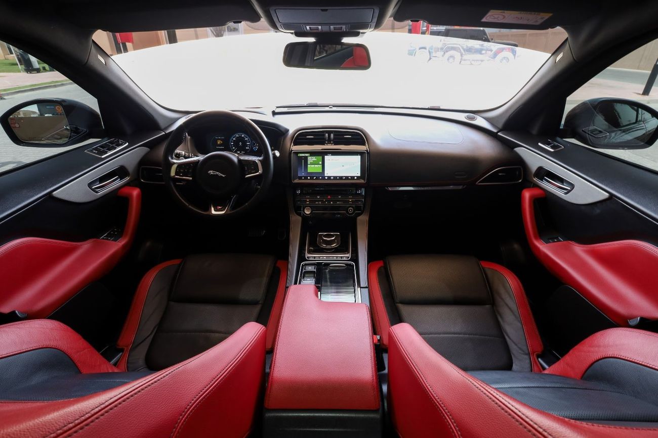 Jaguar F Pace Jaguar F-Pace S 2020 GCC under Warranty with Flexible Down-Payment.