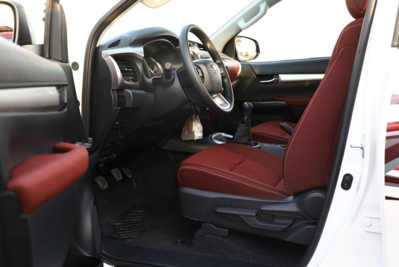 تويوتا هيلوكس Get 2023 Toyota Hilux 4x4 DC 2.8 SR5 - White inside Maroon