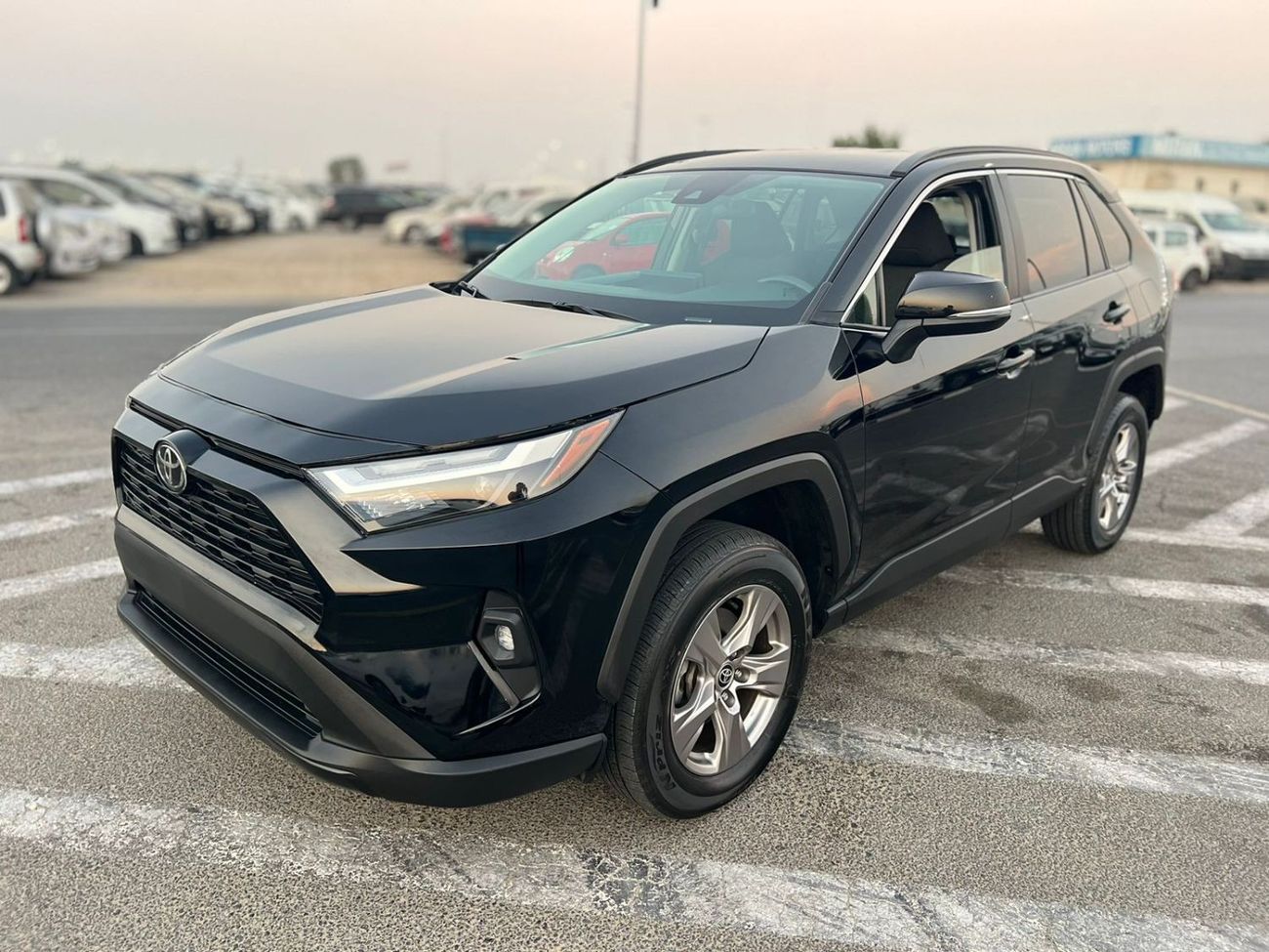 تويوتا راف ٤ 2022 TOYOTA RAV4 XLE - 4Wheel Drive 4X4 - PUSH START - ELECTRIC SEATS - VERY GOOD CONDITION