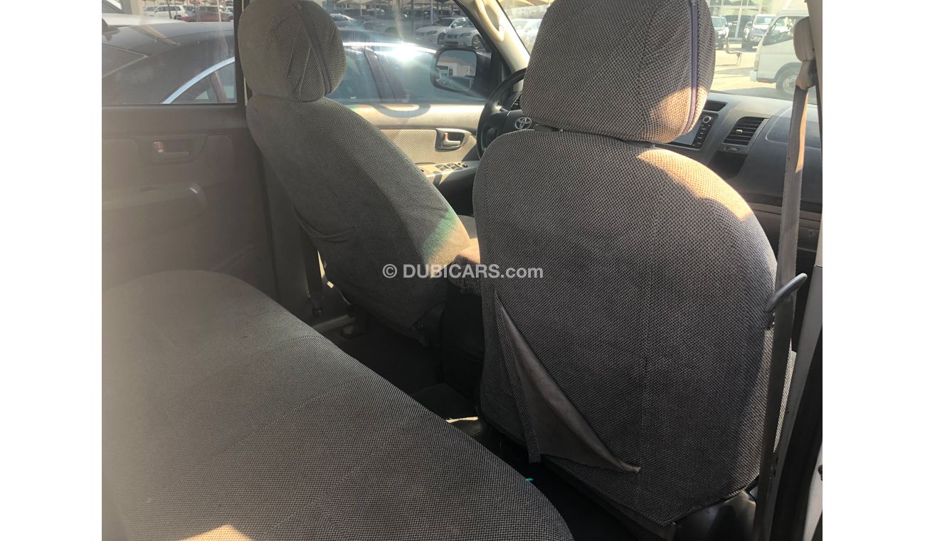 تويوتا هيلوكس Toyota Hilux D/c pick up 4x4,A/T,model:2010. Excellent condition