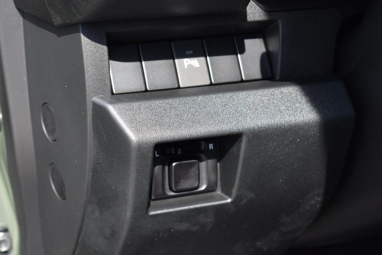 سوزوكي جيمني GL . 1.5L . 4 Cyl . 4-Speed Automatic . Petrol . 4WD . 5 Seats . 3 Door