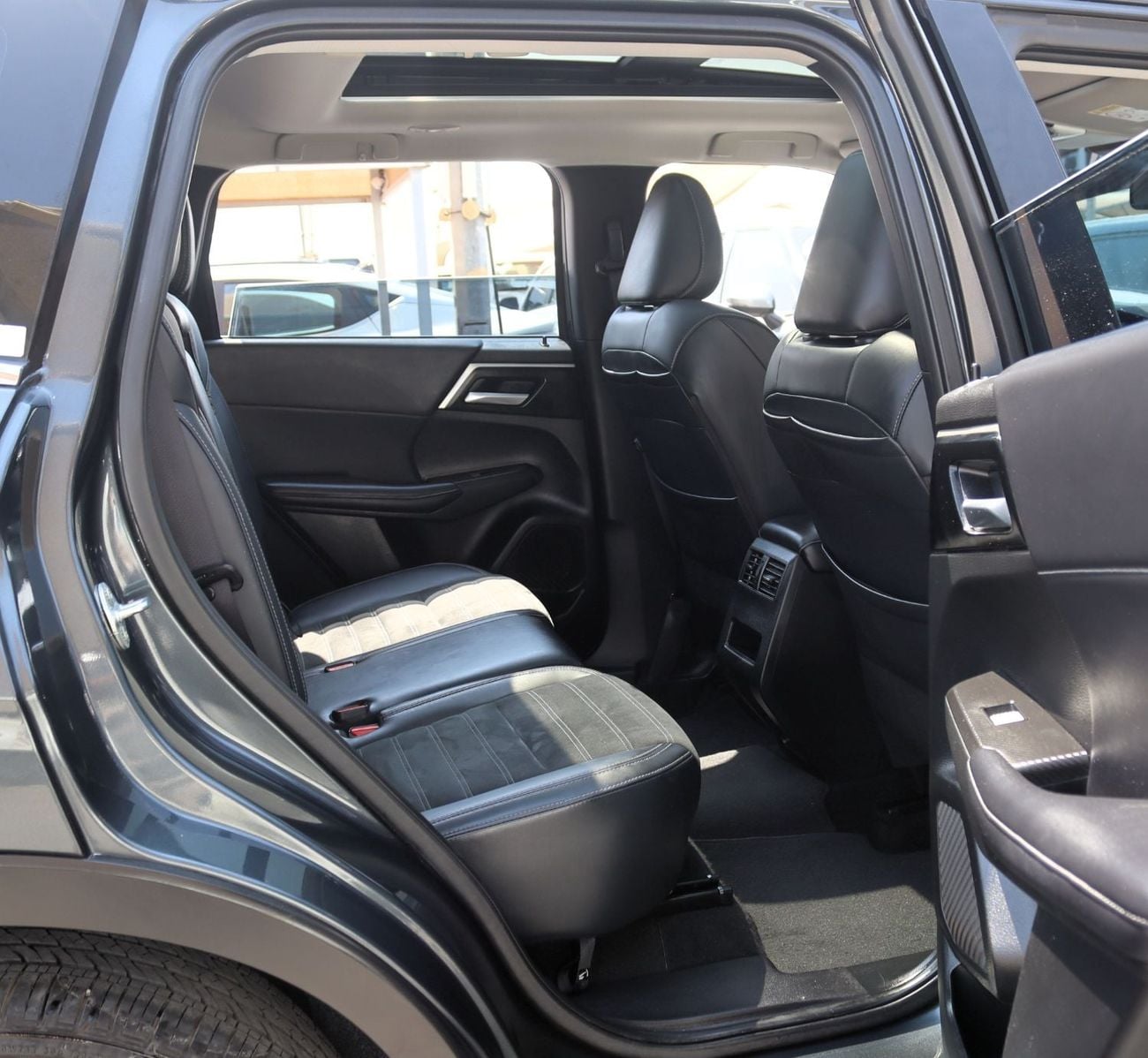 Mitsubishi Outlander GLX HIGHLINE ACCIDENTS FREE - GCC - H LINE - LOW MLAGE - PERFECT CONDITION INSIDE OUT
