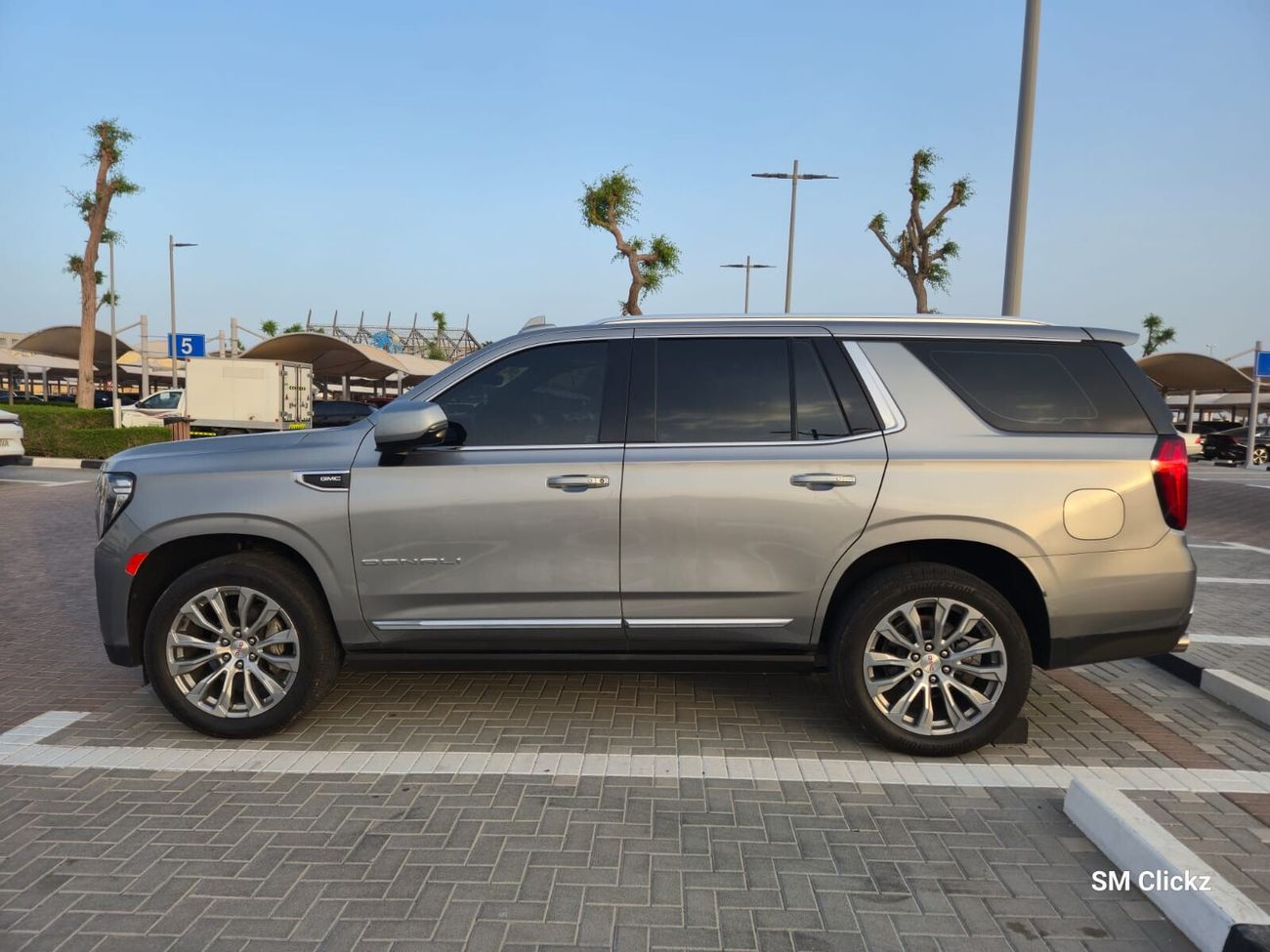 GMC Yukon Denali 6.2L (8 Seater)