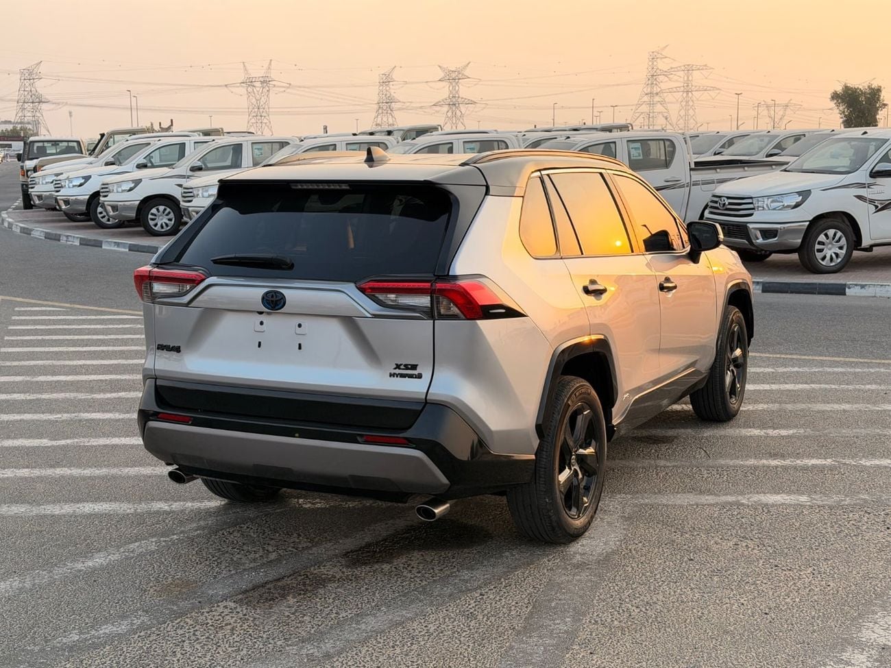 تويوتا راف ٤ LTD HEV تويوتا RAV4 XSE هايبرد 2021، دفع رباعي، كاملة المواصفات، مستوردة من الولايات المتحدة الأمريكية