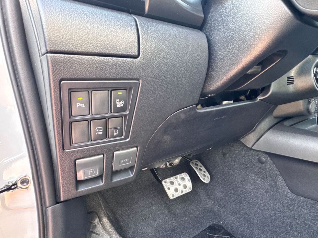 Toyota Hilux 2026 TOYOTA HILUX 4.0L PETROL GRS BSM GCC BRAND NEW 0KM