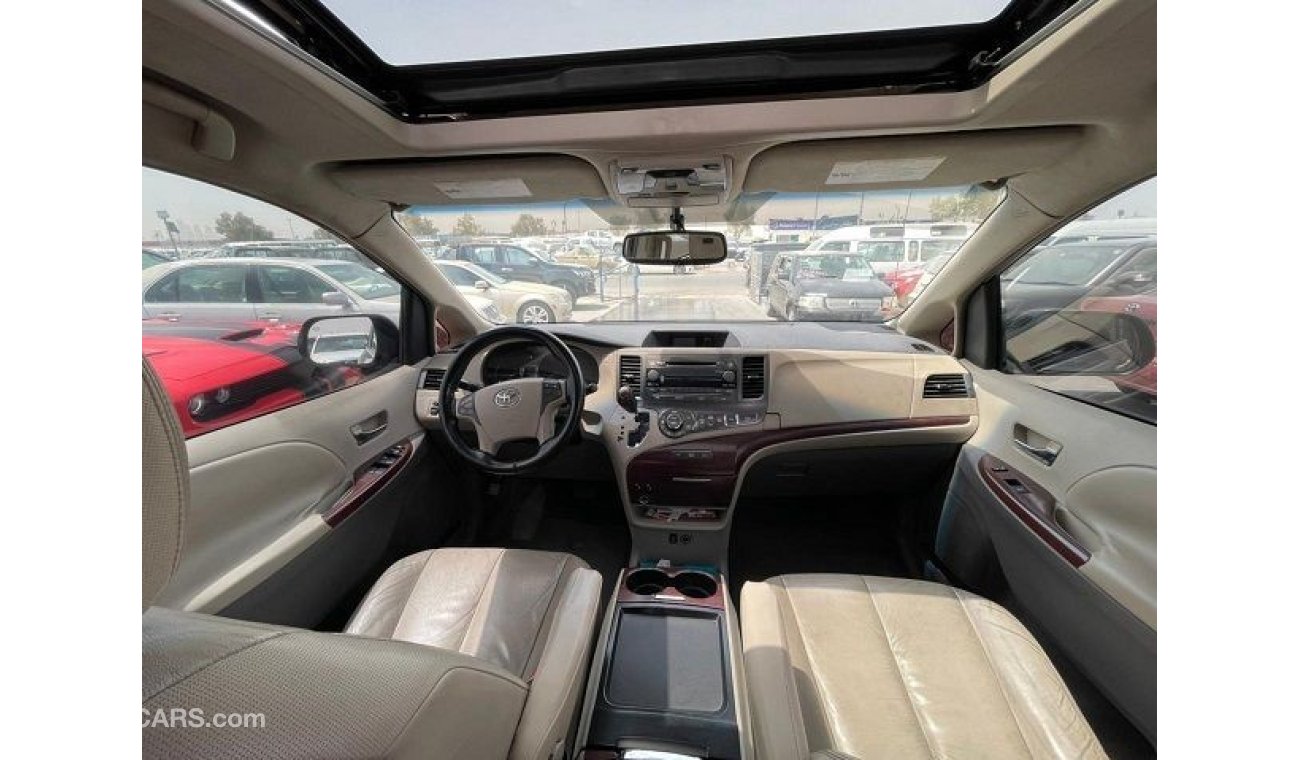 Used TOYOTA SIENNA 2011 XLE 2011 for sale in Dubai 439750