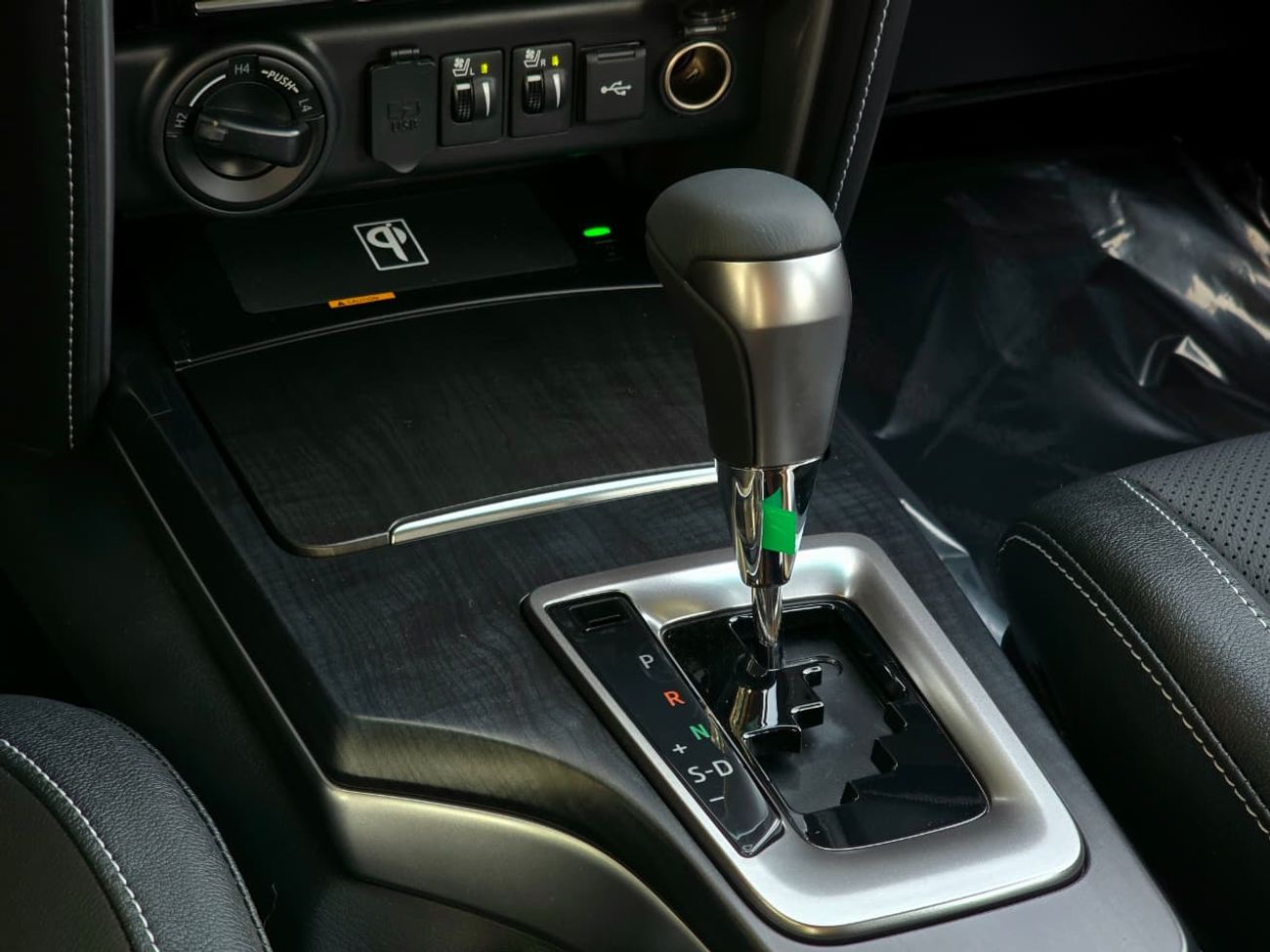 Toyota Fortuner FORTUNER SR5 4.0 - PETROL - 2025 - WHITE INSIDE BLACK - GCC