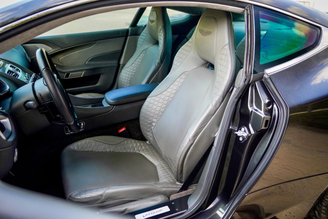 Aston Martin Vanquish Aston Martin Vanquish Carbon Black