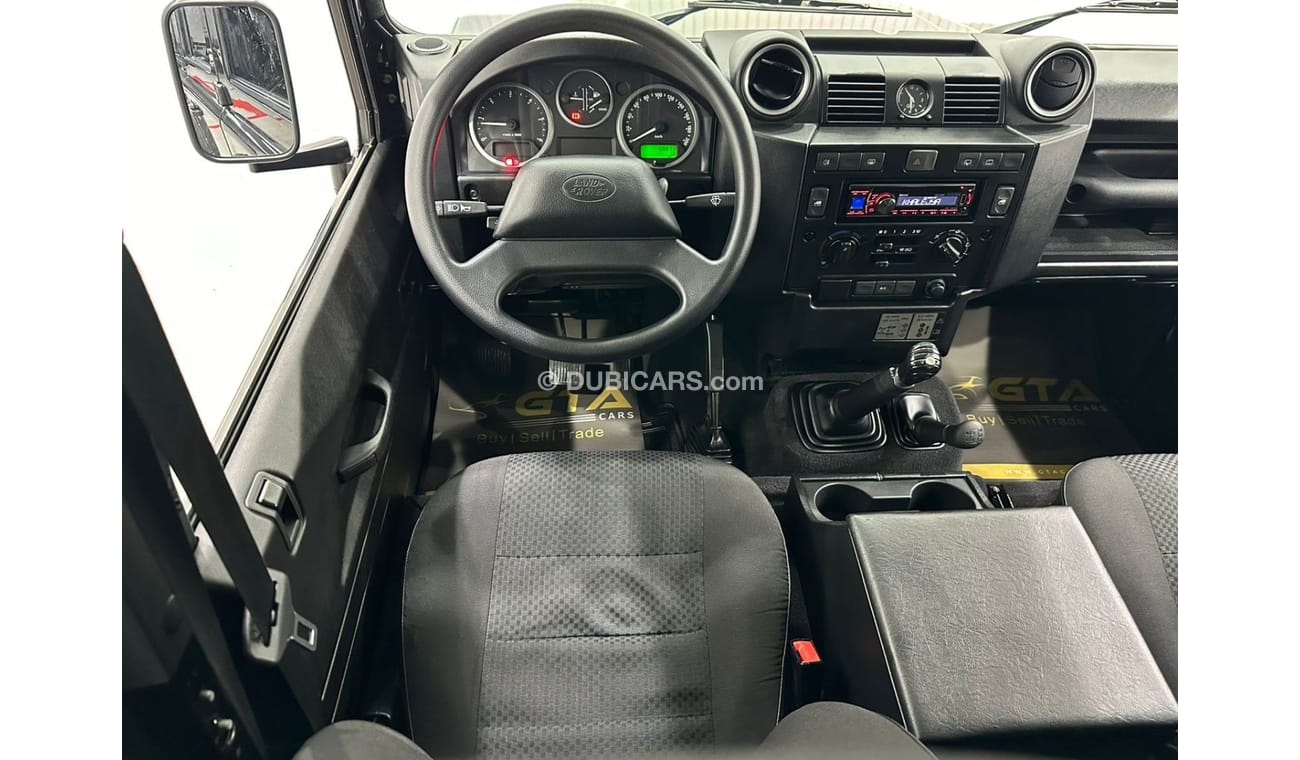 Land Rover Defender 2014 Land Rover Defender 110 Manual Transmission, Service History, Low Kms, GCC