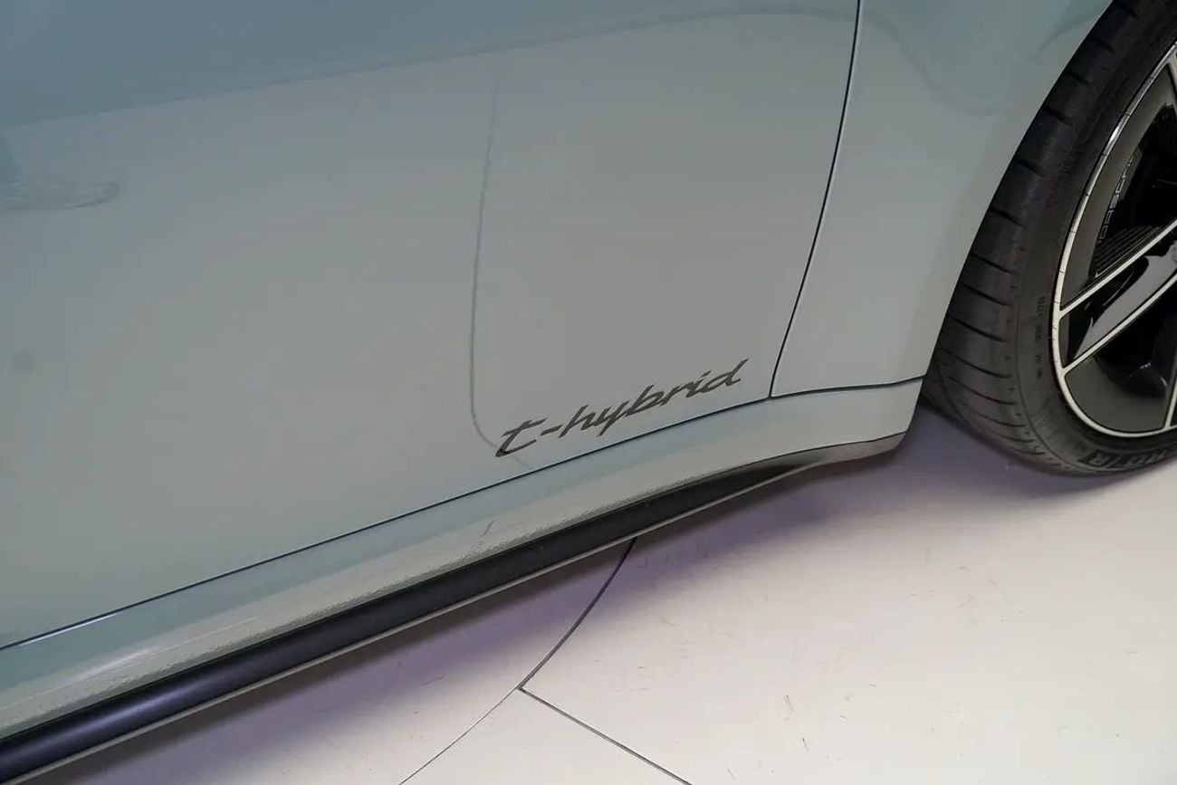 بورش 911 CARRERA GTS CABRIOLET T-HYBRID