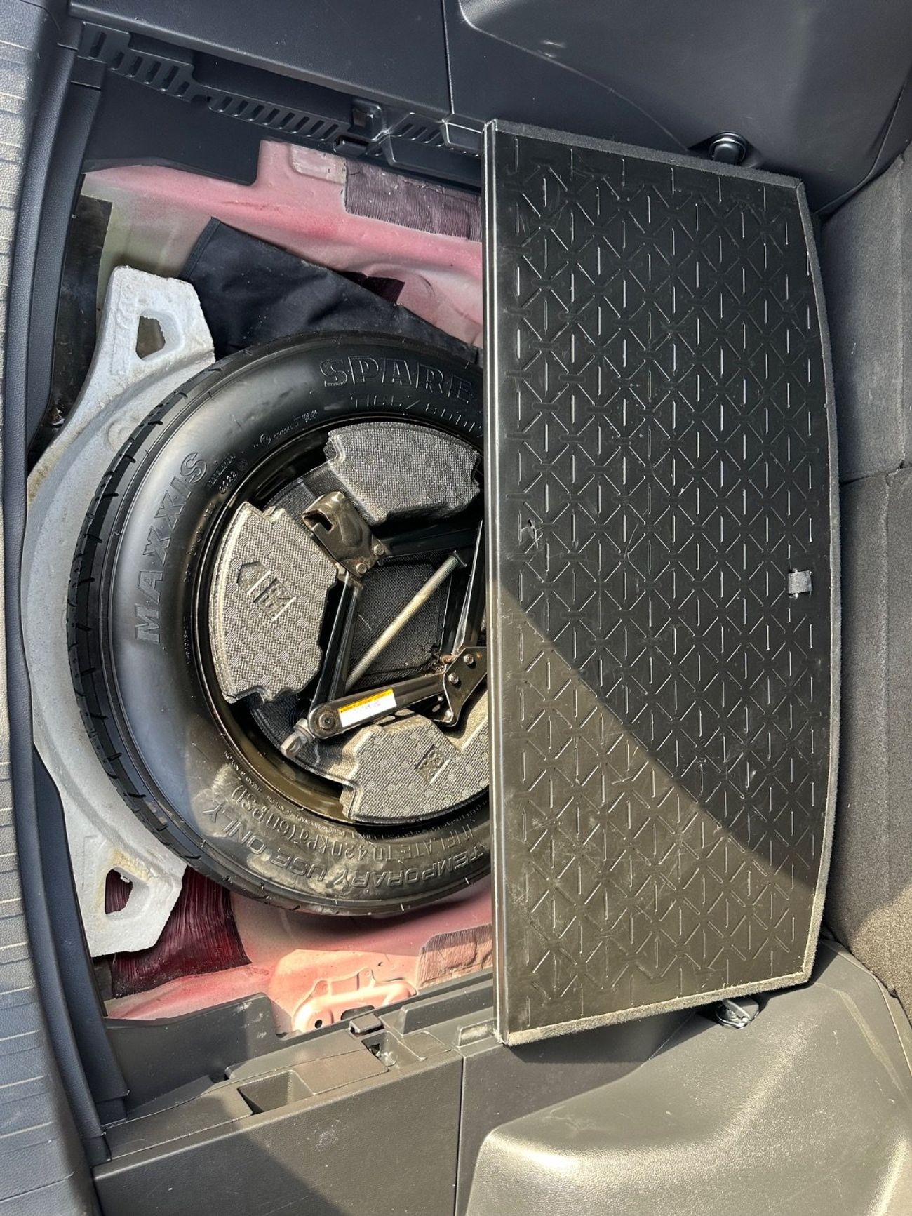 Toyota RAV4 Hybrid XLE Premium Full Option