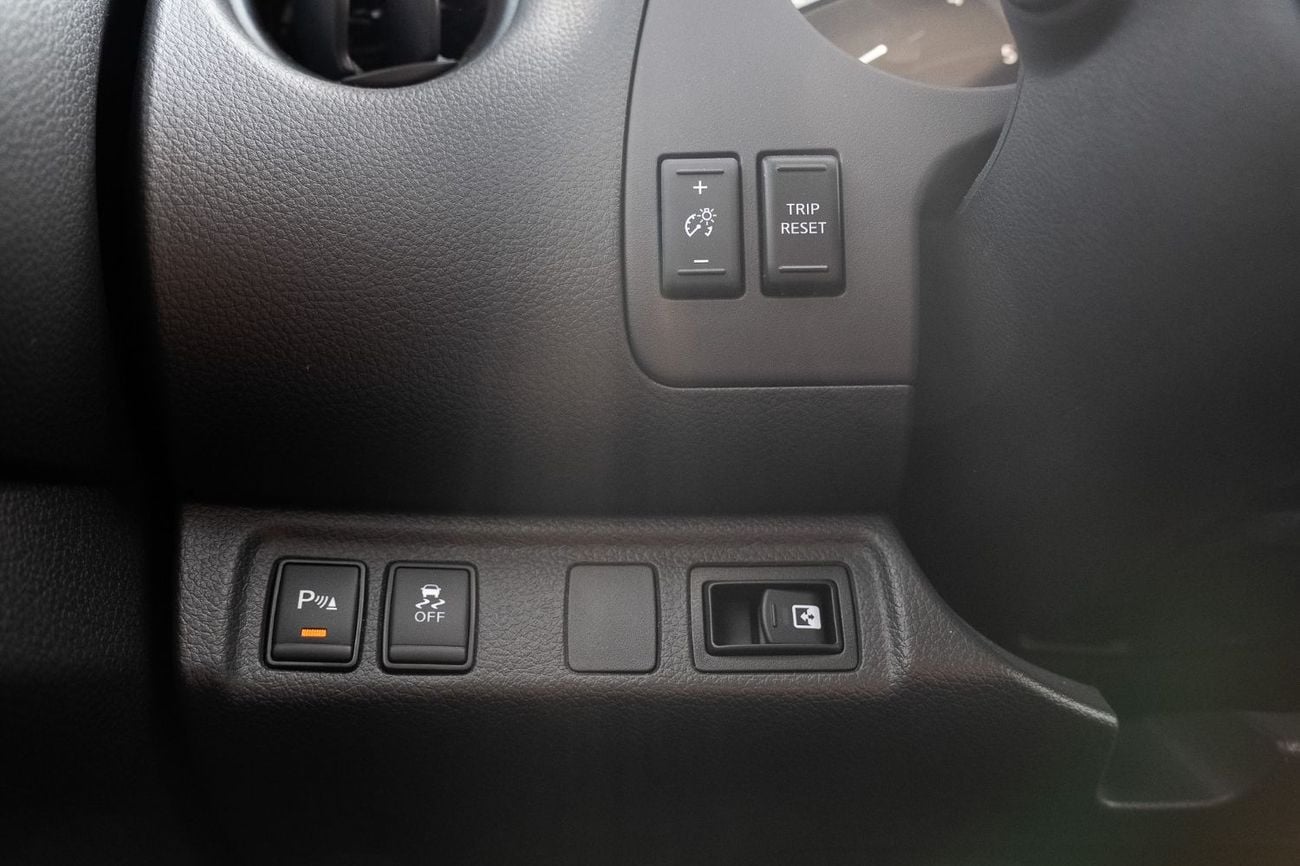 نيسان نافارا PRO-4X Off-Road | 2.5L Diesel 4WD A/T (Only For Export)