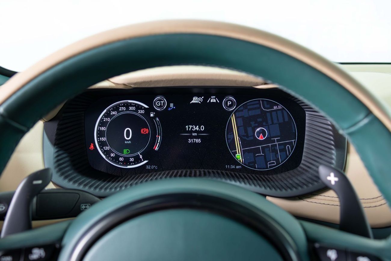 أستون مارتن DBX 