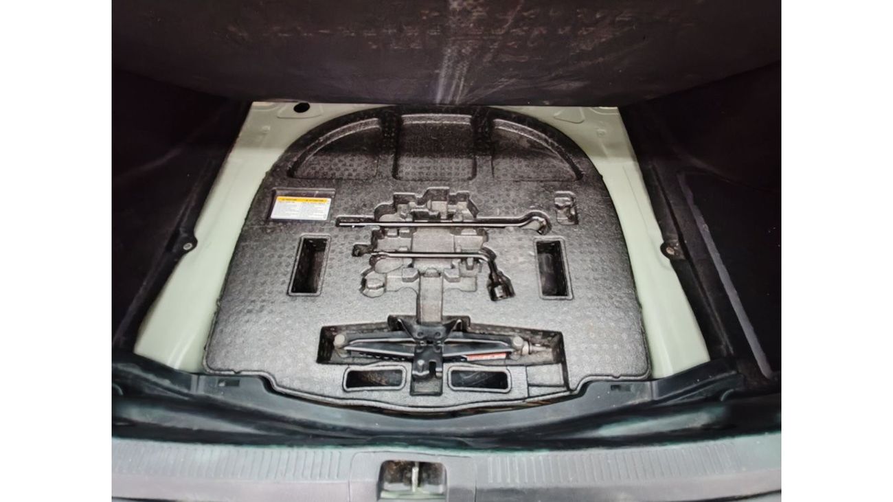 Toyota Camry LE HEV Warranty one year