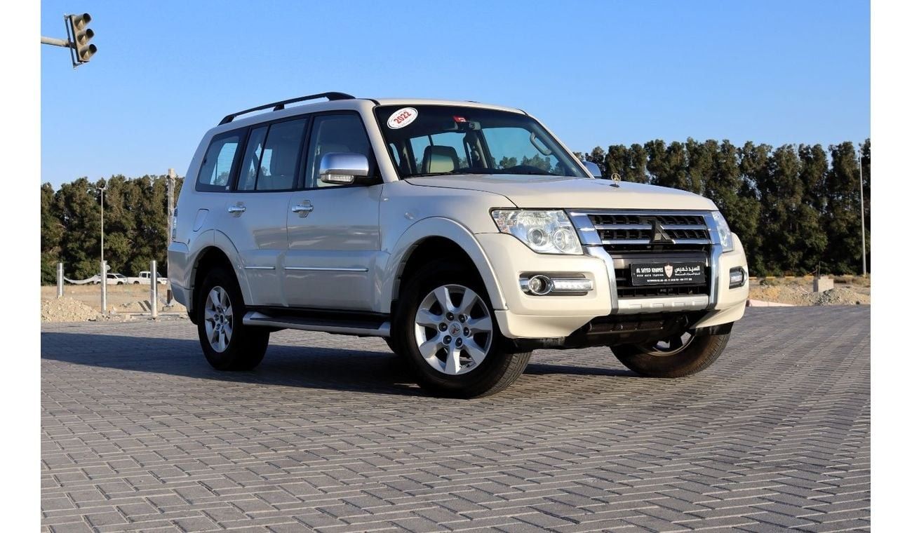 Mitsubishi Pajero ACCIDENTS FREE - GCC - MID OPTION - ENGINE 3.0 - PERFECT CONDITION INSIDE OUT