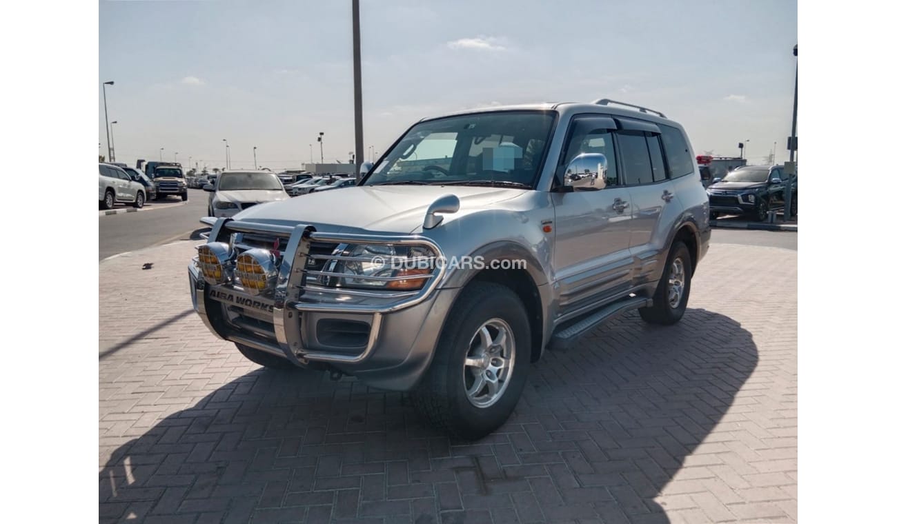 Mitsubishi Pajero MITSUBISHI PAJERO RIGHT HAND DRIVE(PM03999)