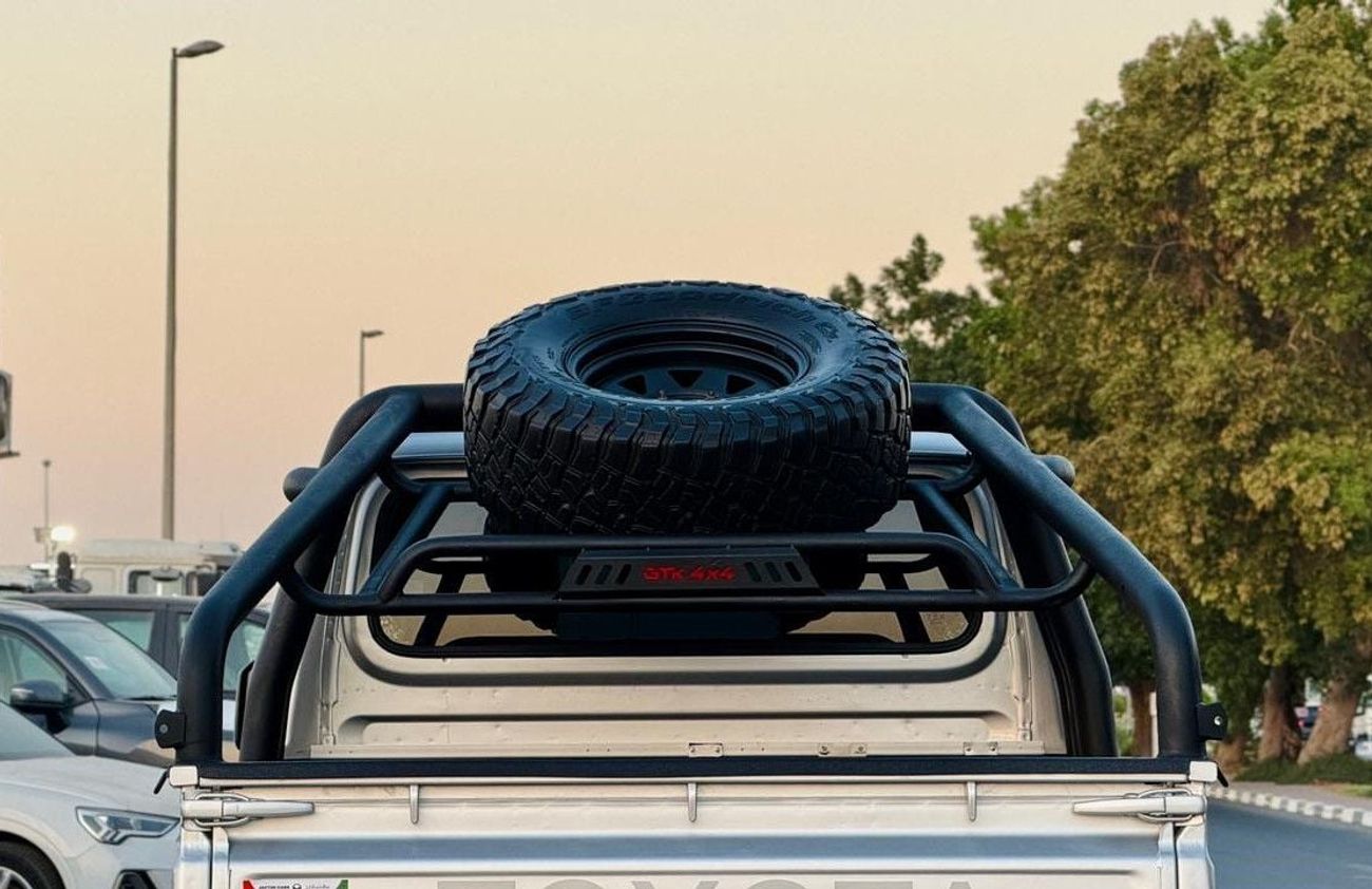 تويوتا لاند كروزر بيك آب -