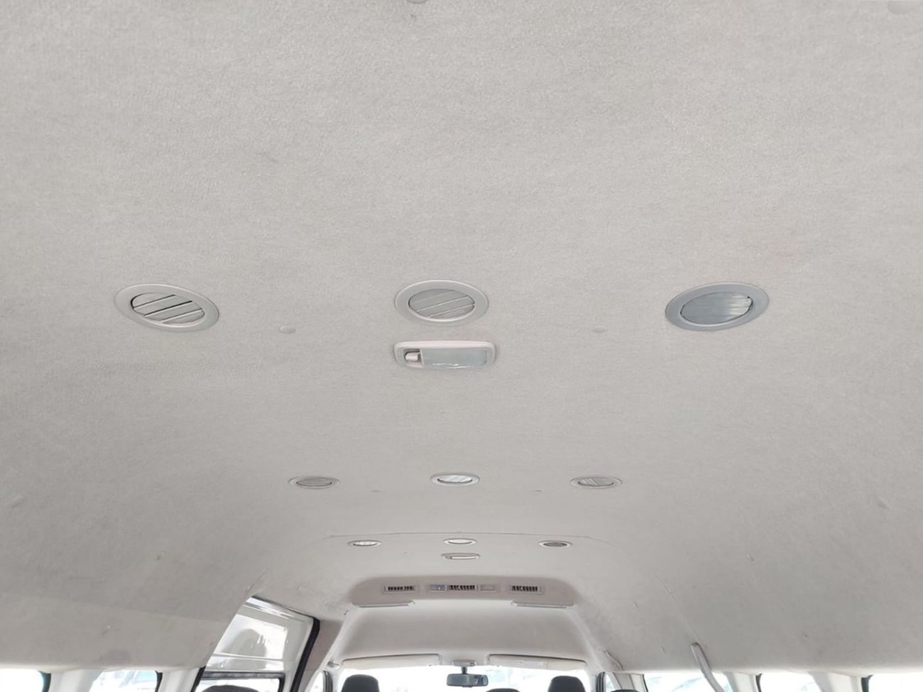 Toyota Hiace TOYOTA HIACE COMMUTER VAN RHD 2017 MODEL 2.7 L PETROL AUTOMATIC(PM77975)