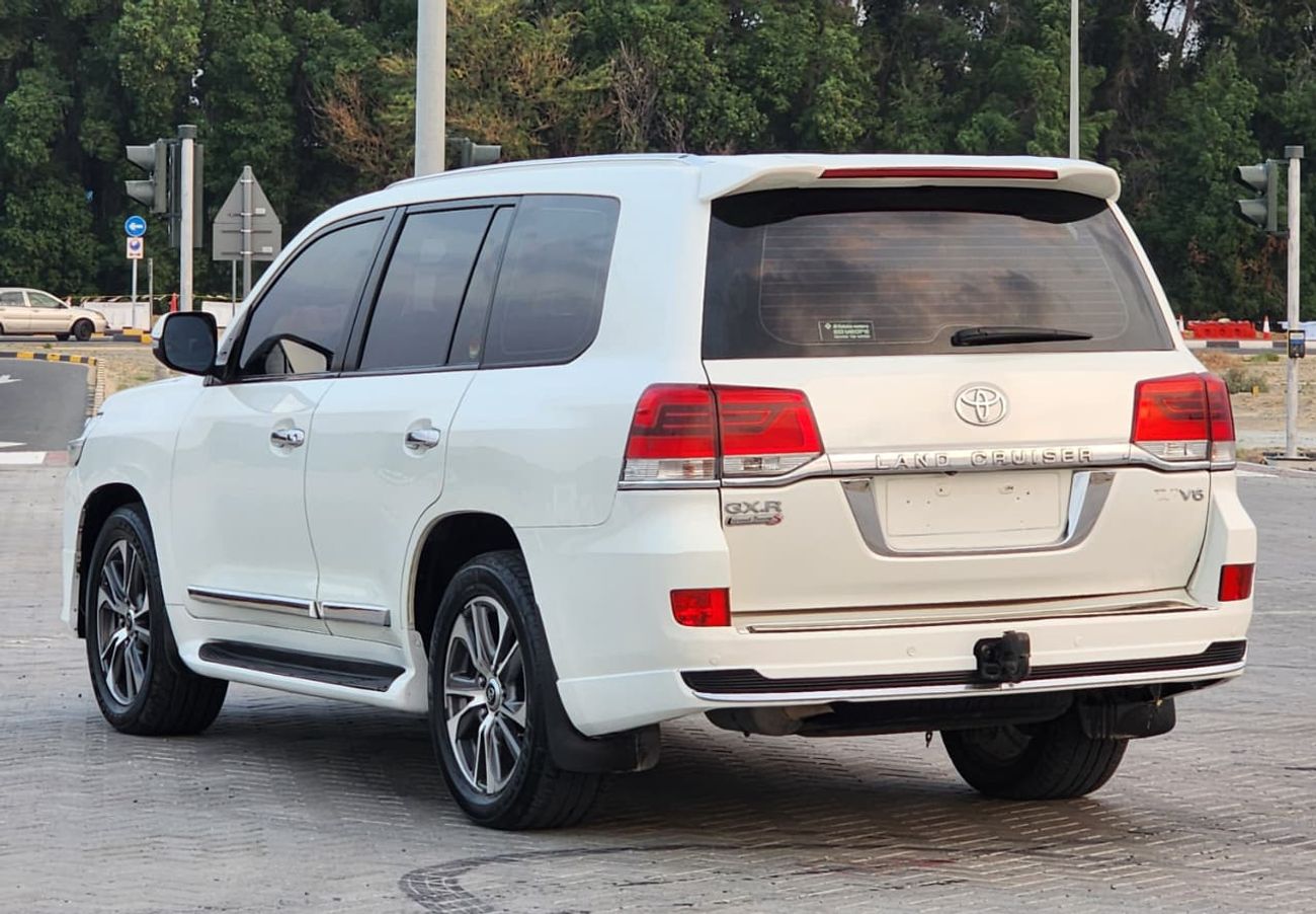 تويوتا لاند كروزر TOYOTA LAND CRUISER GXR V6 MODEL 2015 UPGRADE 2021 PRICE 89000 AED