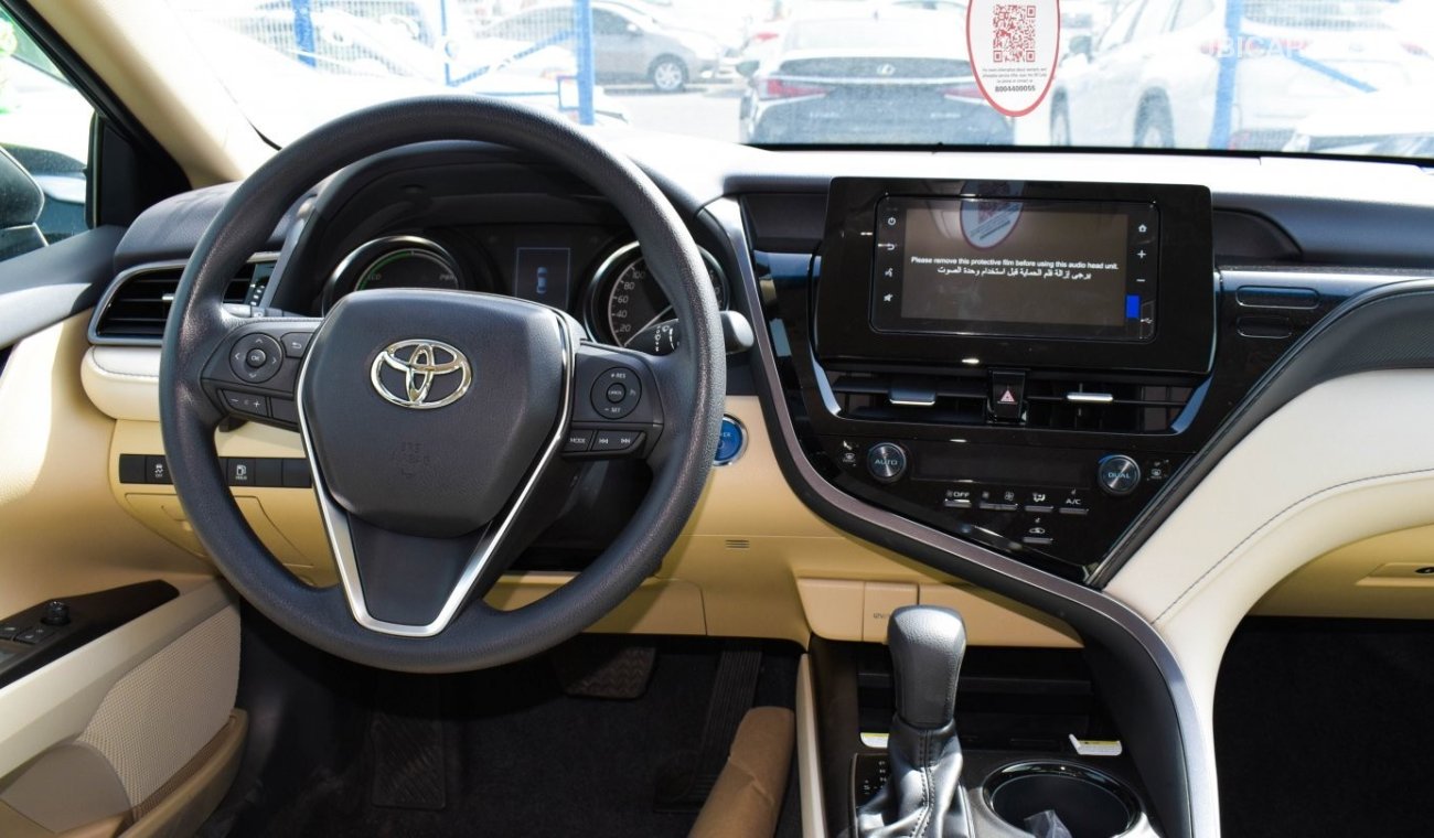 Toyota Camry LE Hybrid 2.5 L